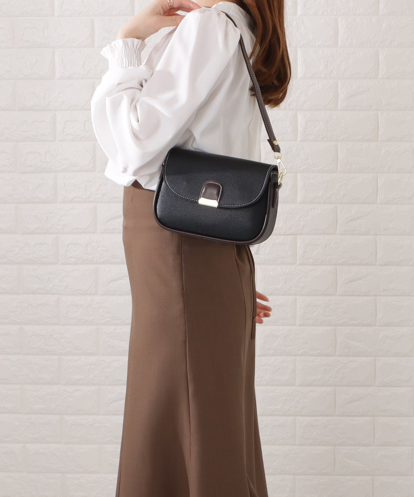 レザー調多ポケットラウンドショルダーバッグ