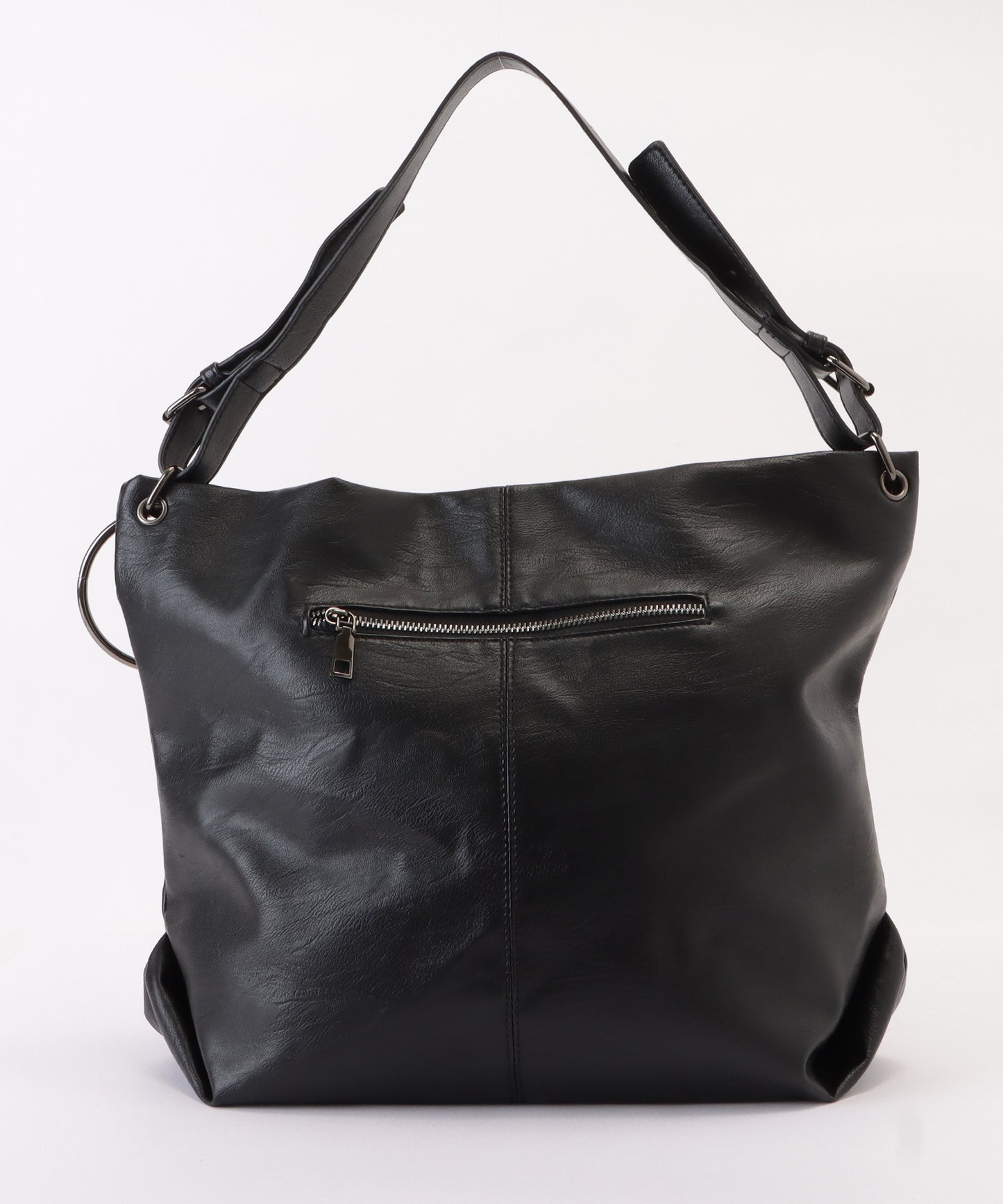 リング付きレザー調ビッグショルダーバッグ