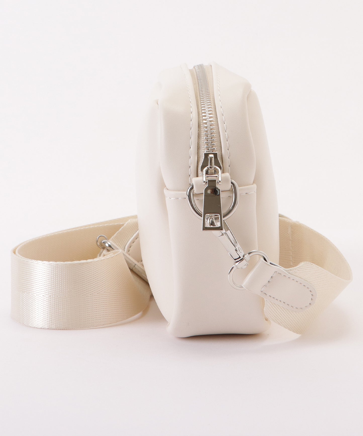 マットレザー調ミニポーチ付きショルダーバッグ