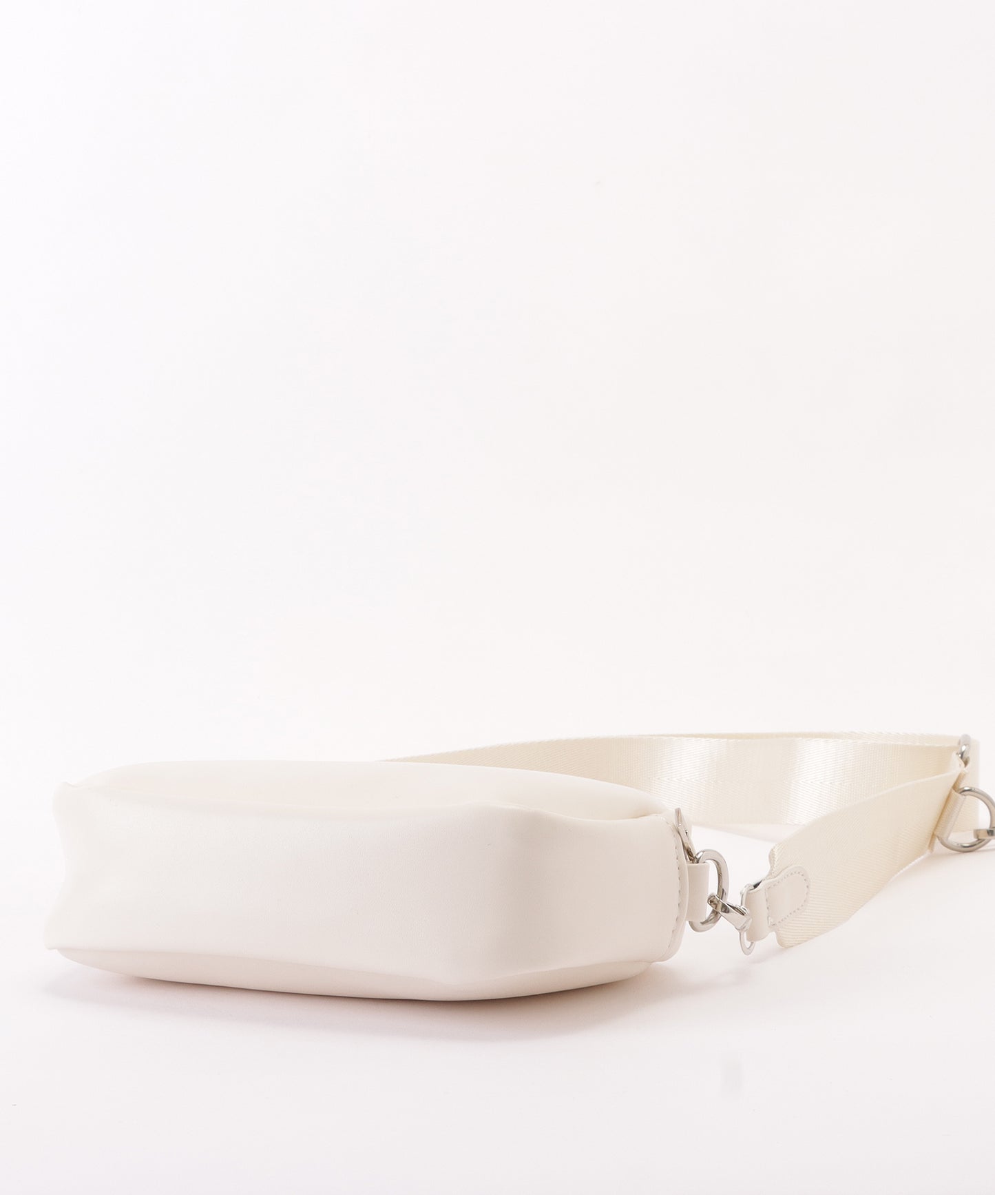 マットレザー調ミニポーチ付きショルダーバッグ