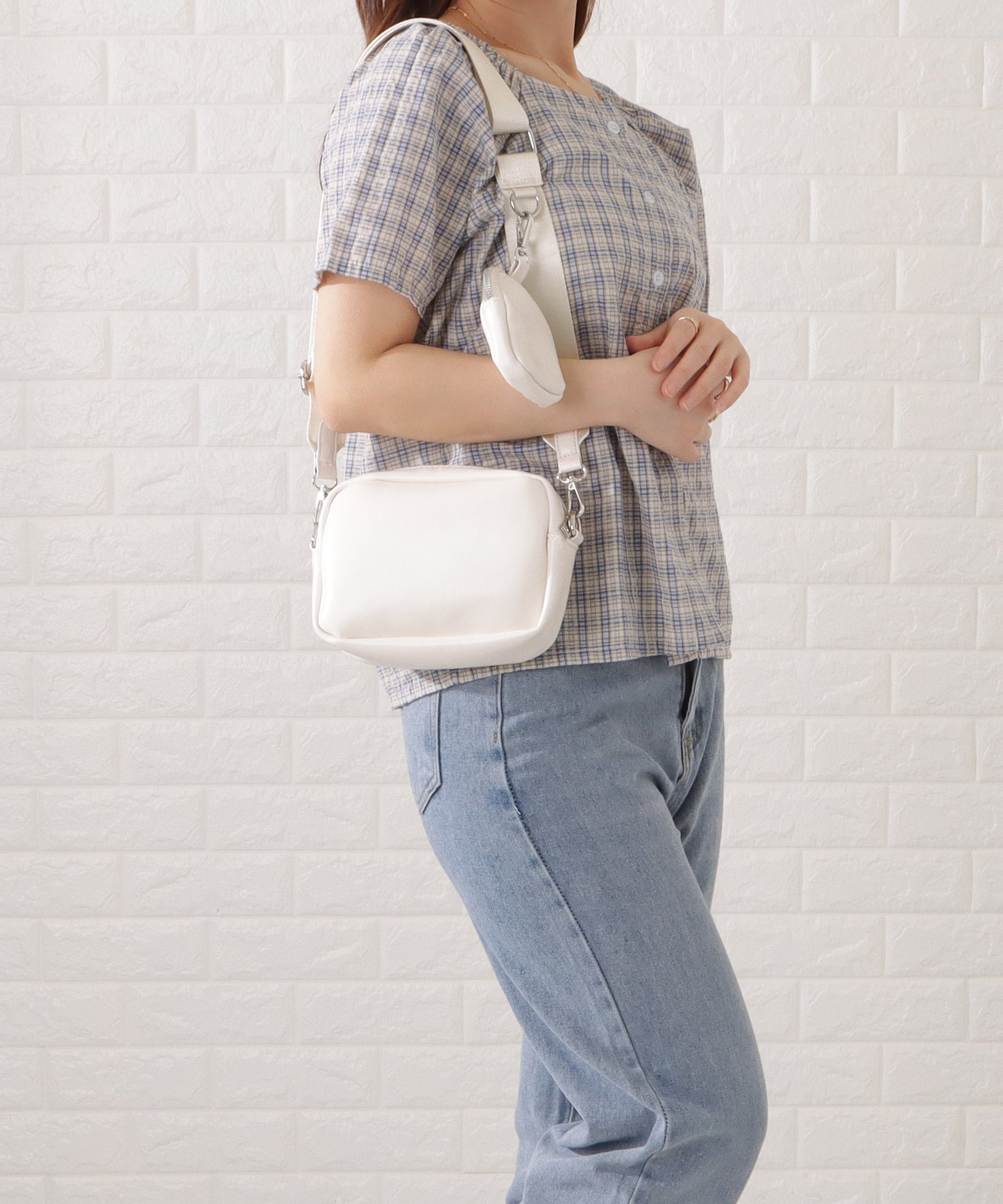 マットレザー調ミニポーチ付きショルダーバッグ