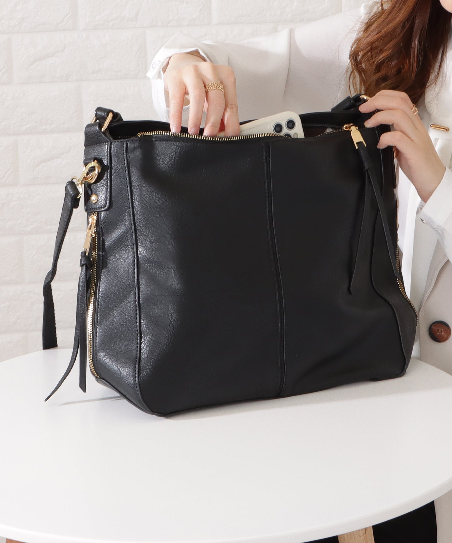 レザー調2WAYショルダーバッグ