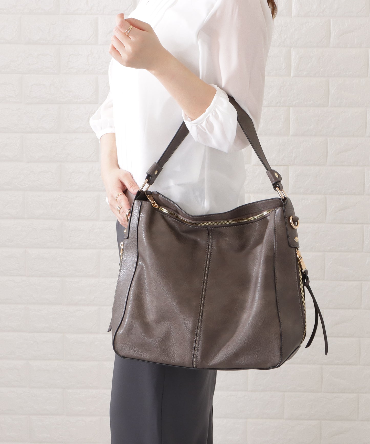 レザー調2WAYショルダーバッグ