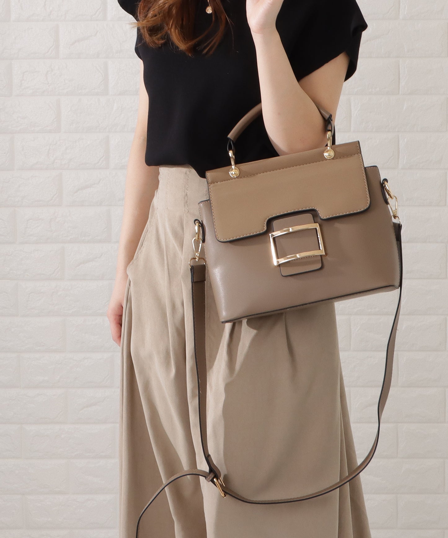 レザー調2WAYスクエアショルダーバッグ