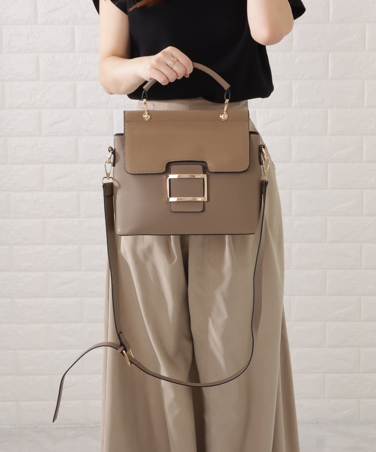 レザー調2WAYスクエアショルダーバッグ