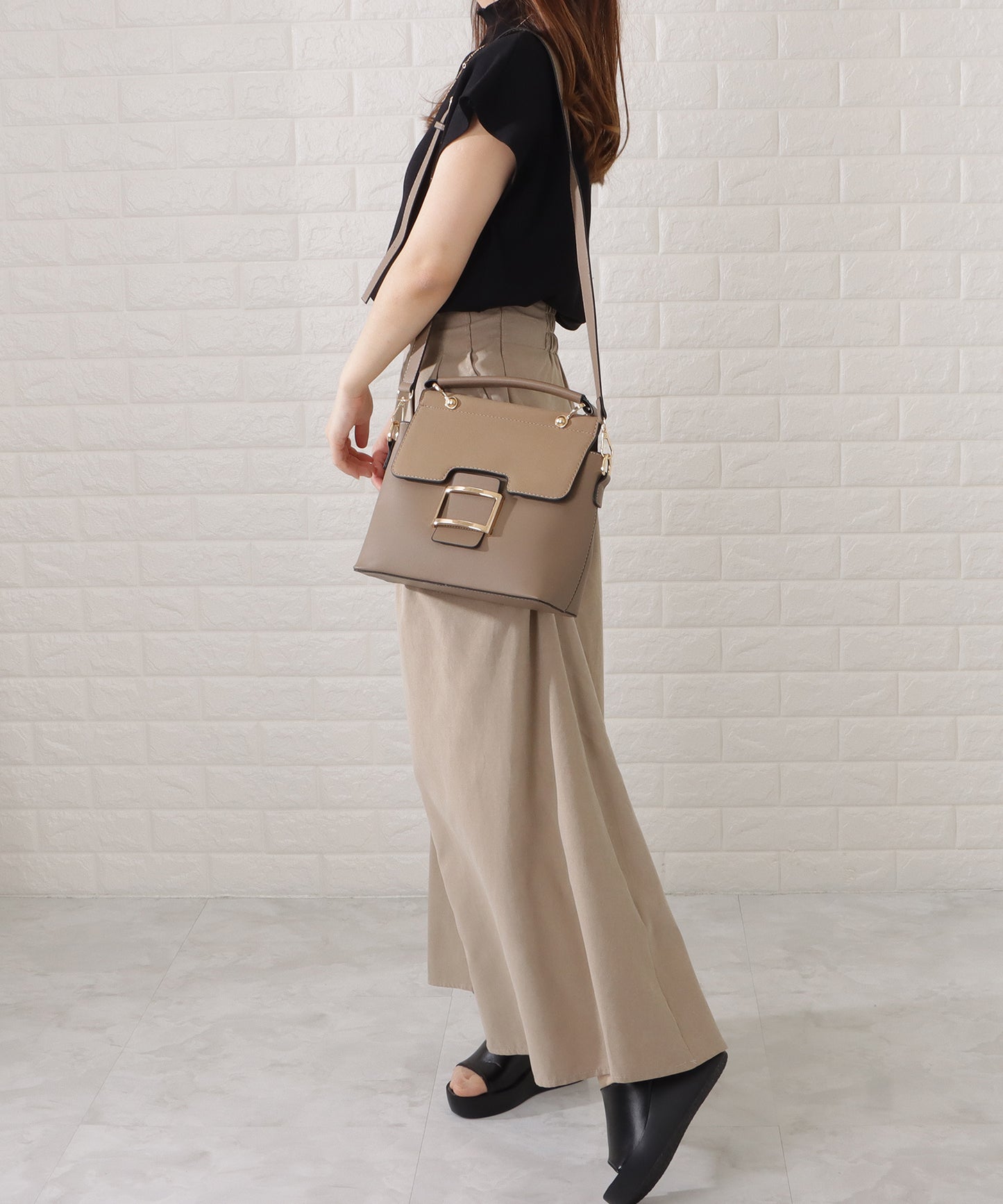 レザー調2WAYスクエアショルダーバッグ