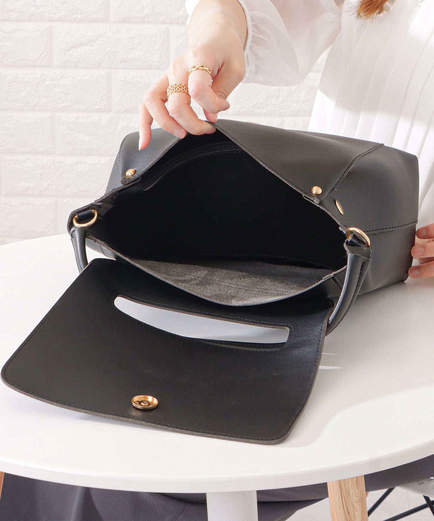 レザー調2WAY異素材ベルト付きショルダーバッグ