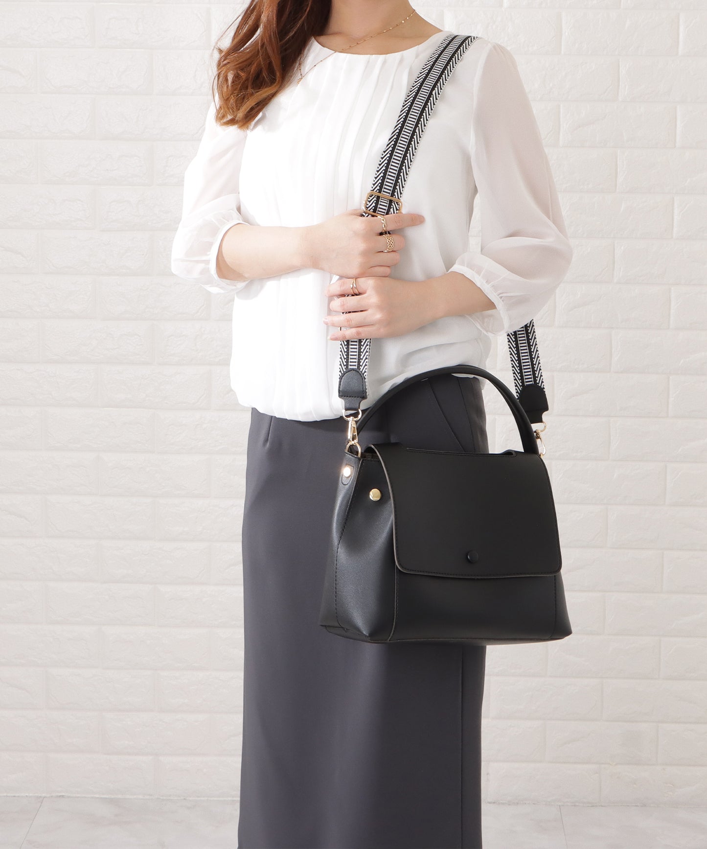 レザー調2WAY異素材ベルト付きショルダーバッグ