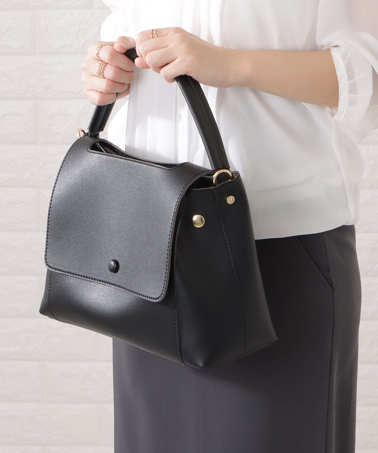 レザー調2WAY異素材ベルト付きショルダーバッグ