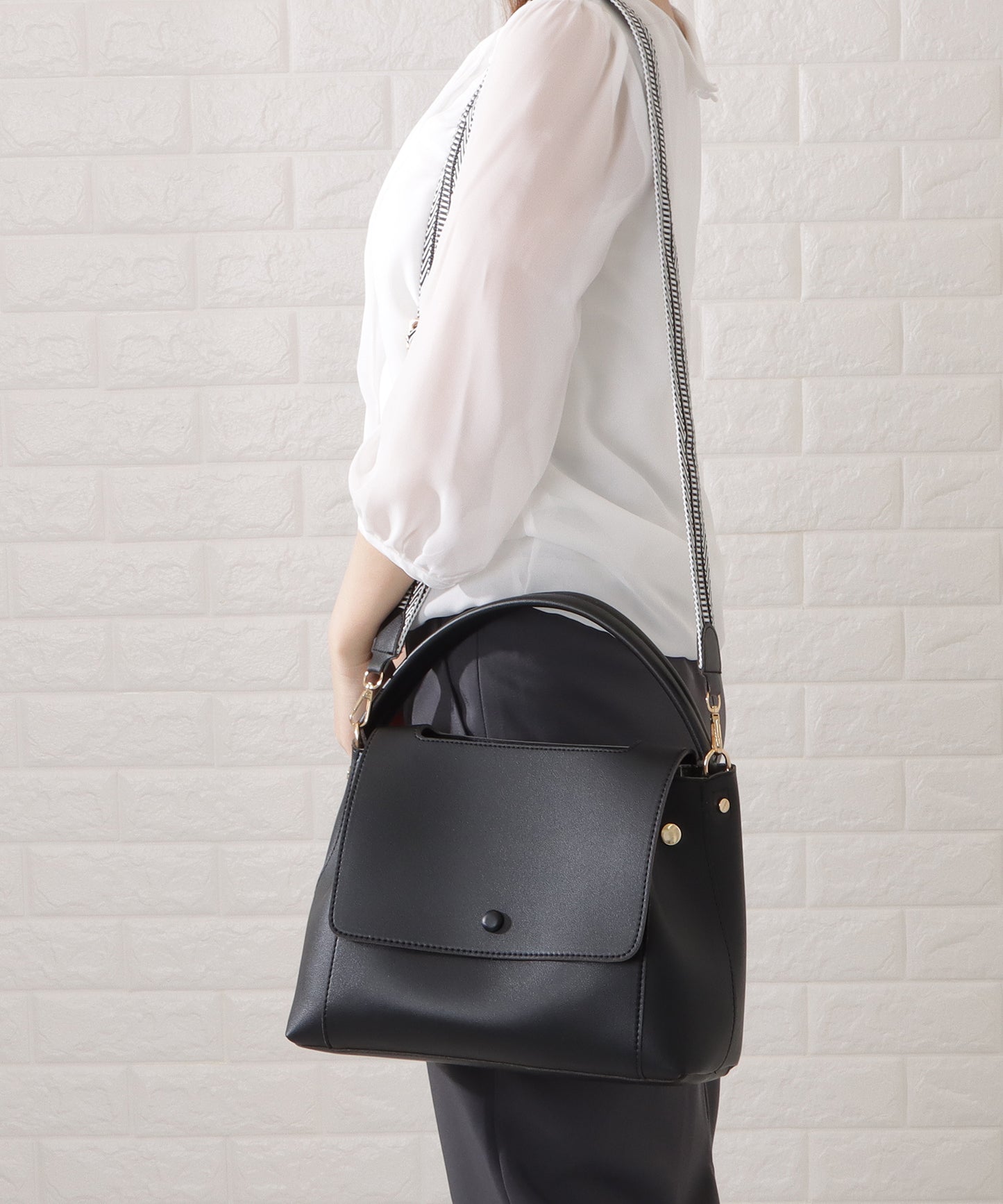 レザー調2WAY異素材ベルト付きショルダーバッグ