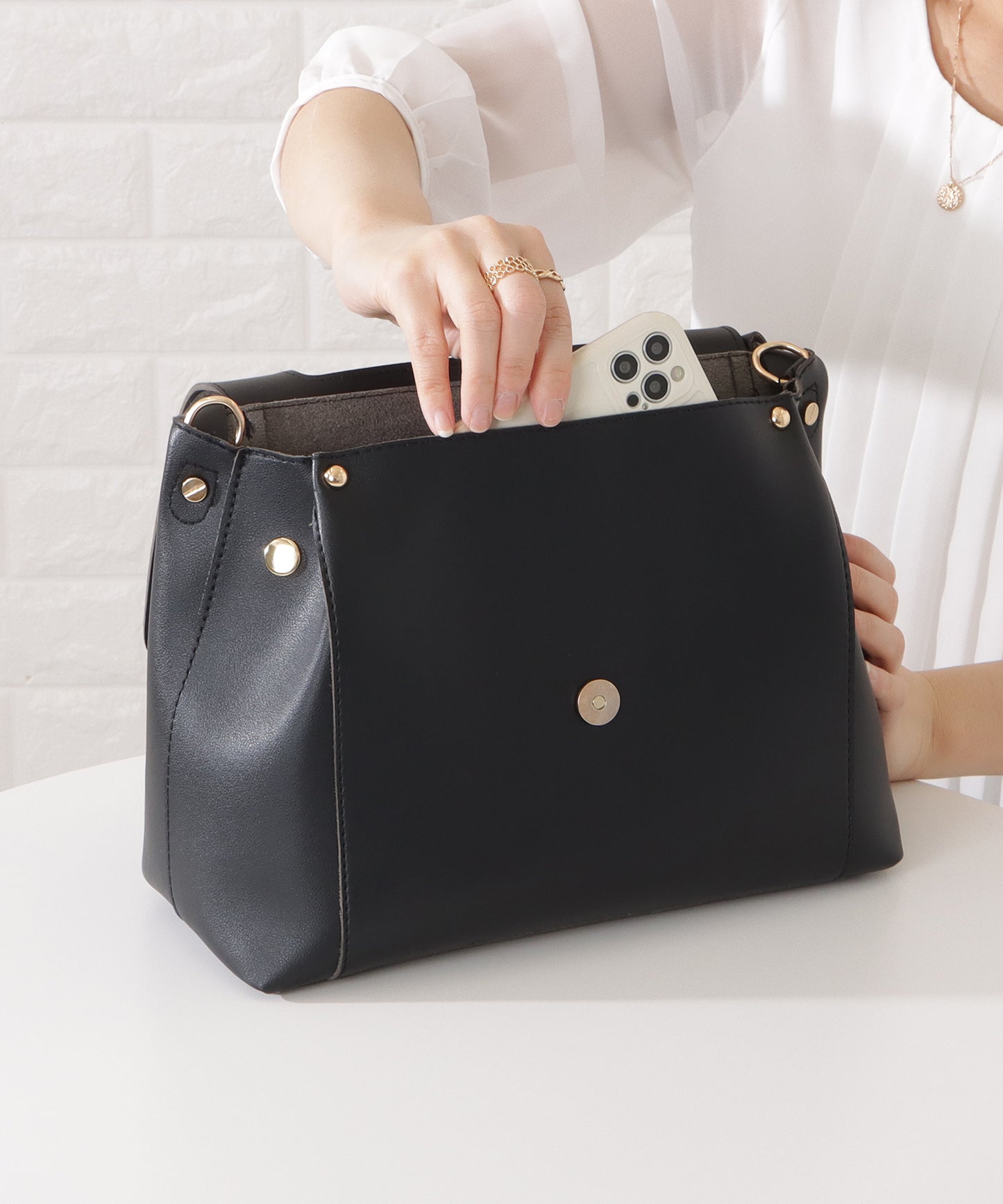 レザー調2WAY異素材ベルト付きショルダーバッグ