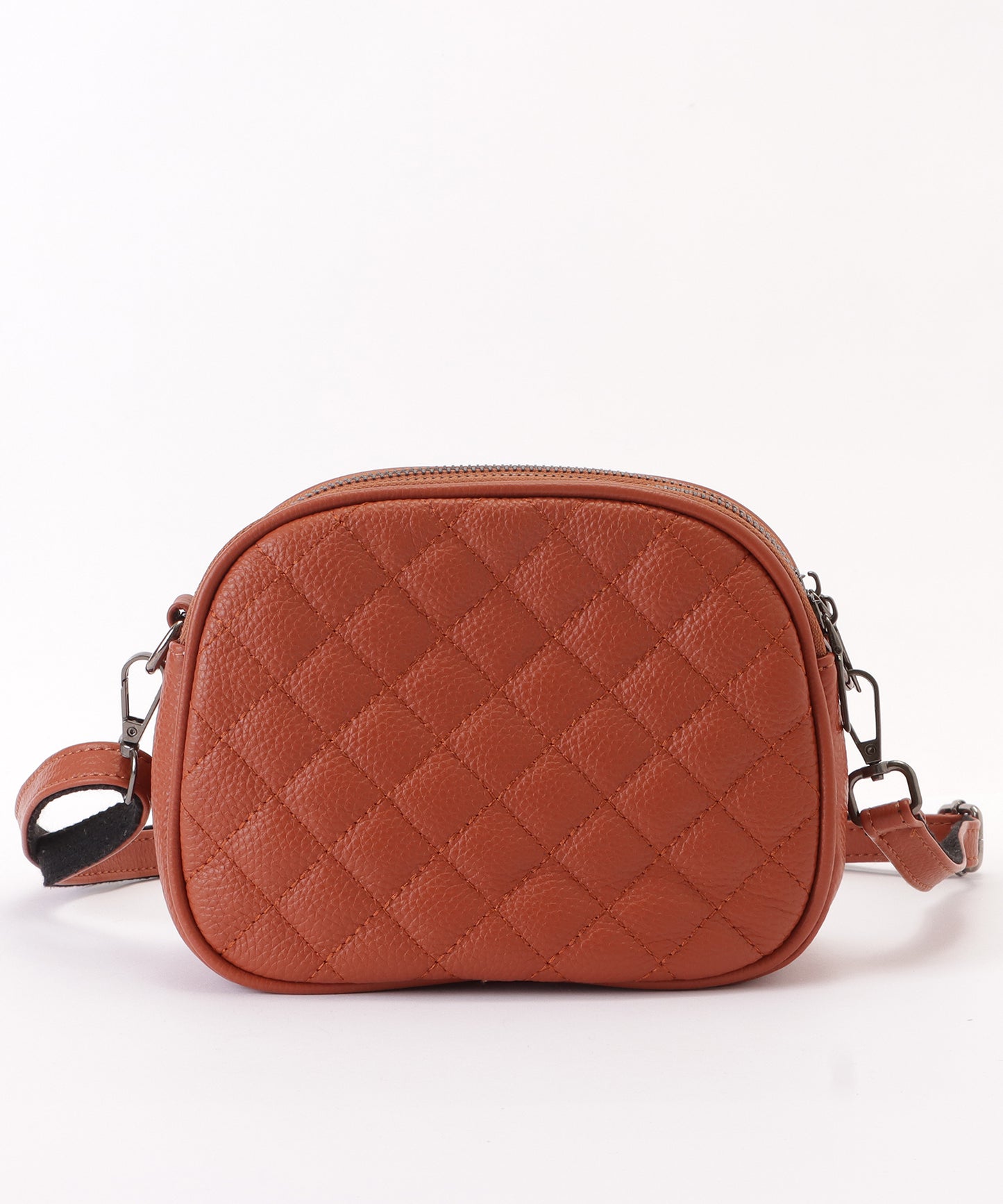 ワンカラーVモチーフ付きキルティングショルダーバッグ