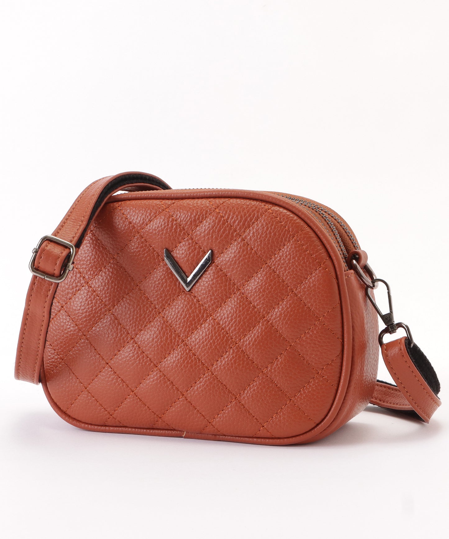 ワンカラーVモチーフ付きキルティングショルダーバッグ