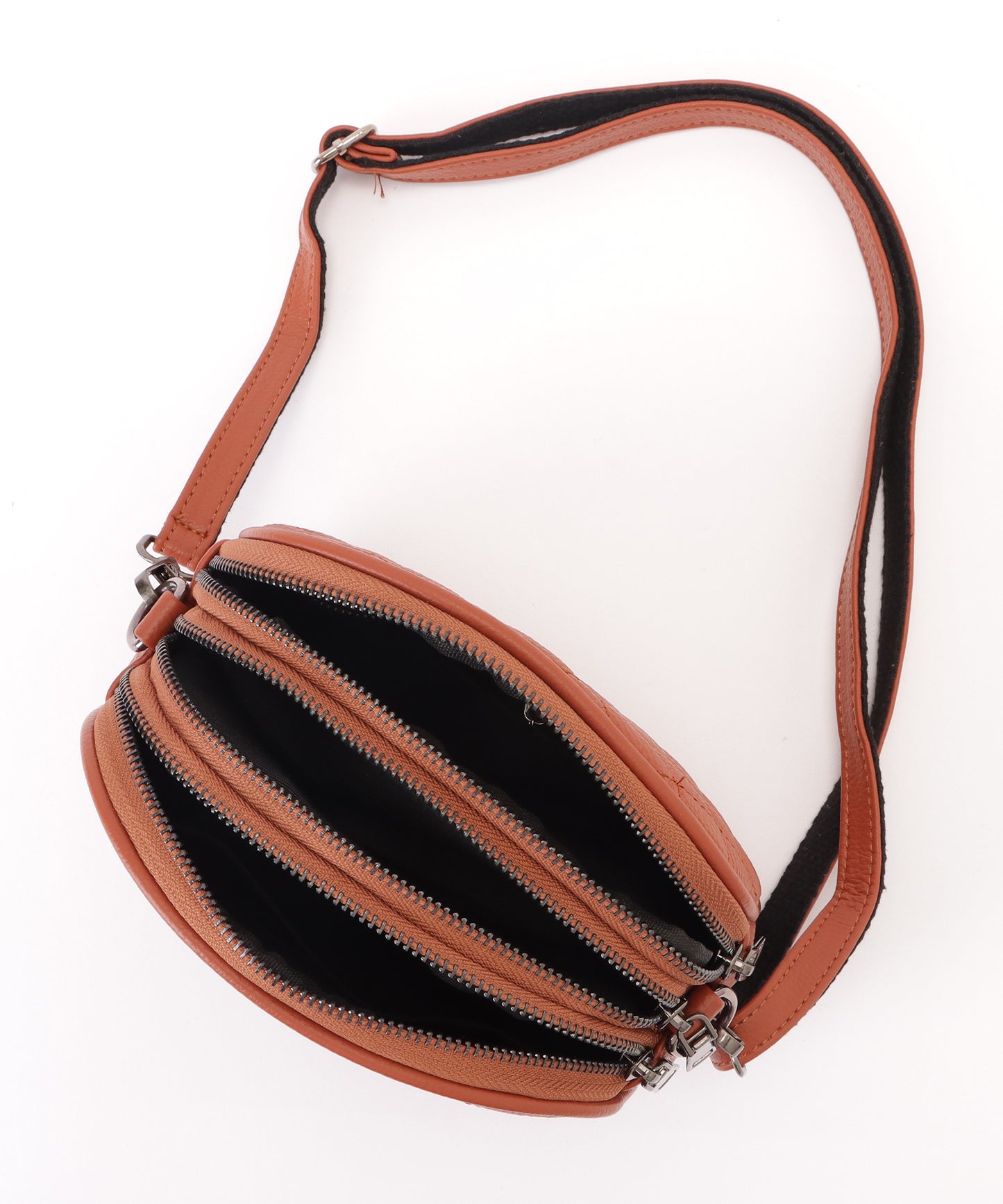 ワンカラーVモチーフ付きキルティングショルダーバッグ