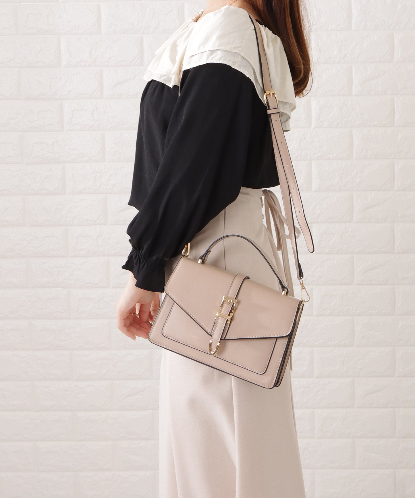 レザー調2WAYスクエアベルト付きバッグ