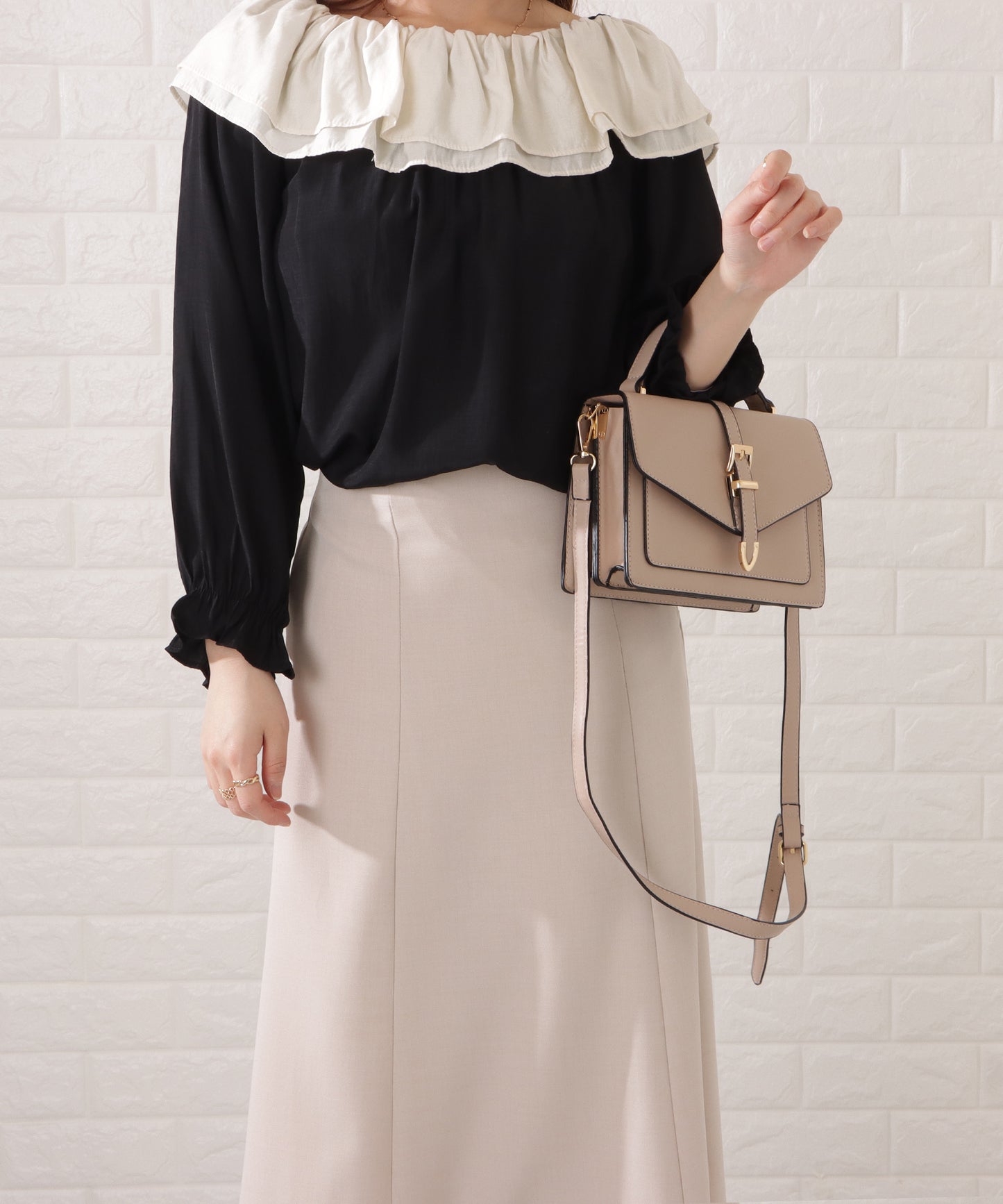 レザー調2WAYスクエアベルト付きバッグ