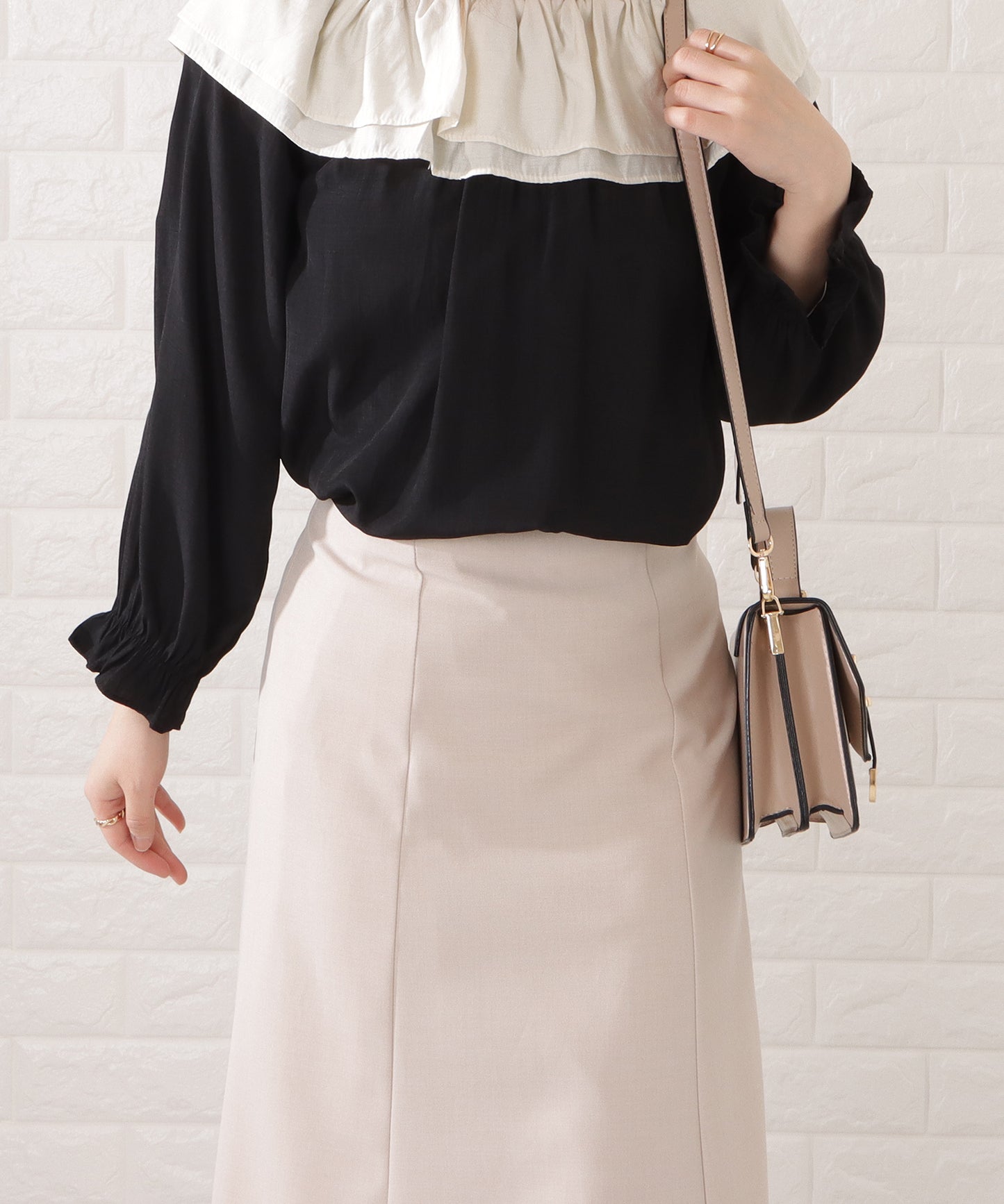 レザー調2WAYスクエアベルト付きバッグ