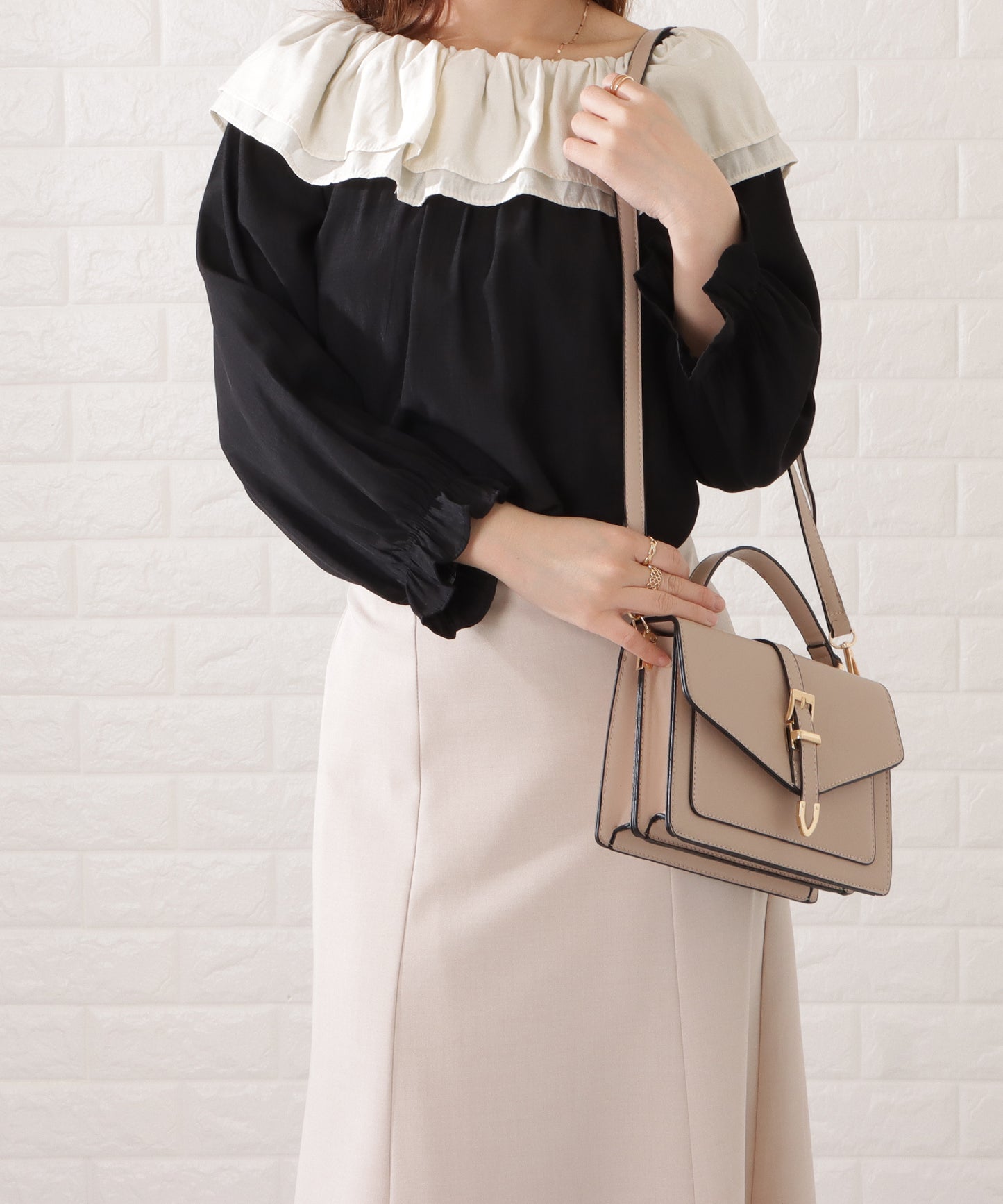 レザー調2WAYスクエアベルト付きバッグ