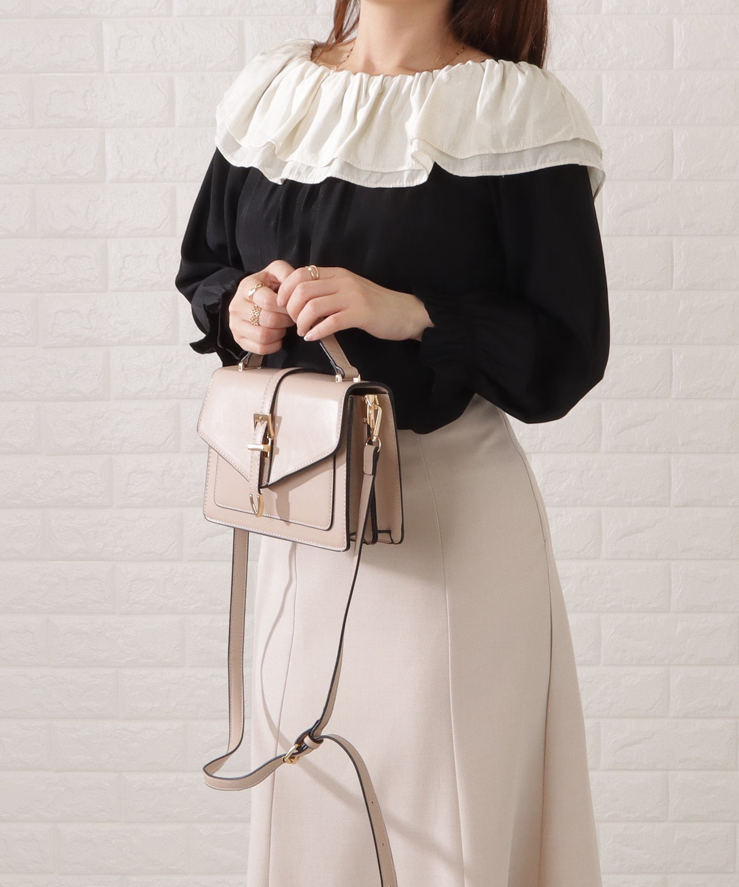 レザー調2WAYスクエアベルト付きバッグ