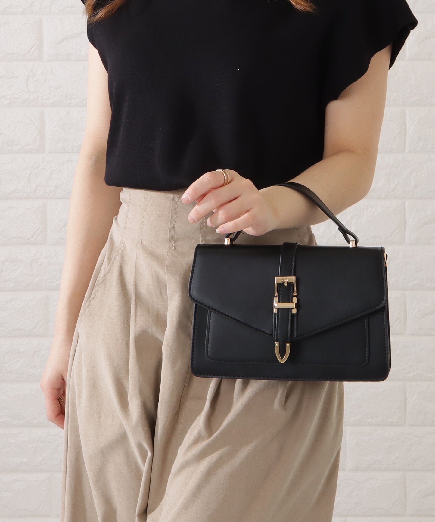 レザー調2WAYスクエアベルト付きバッグ