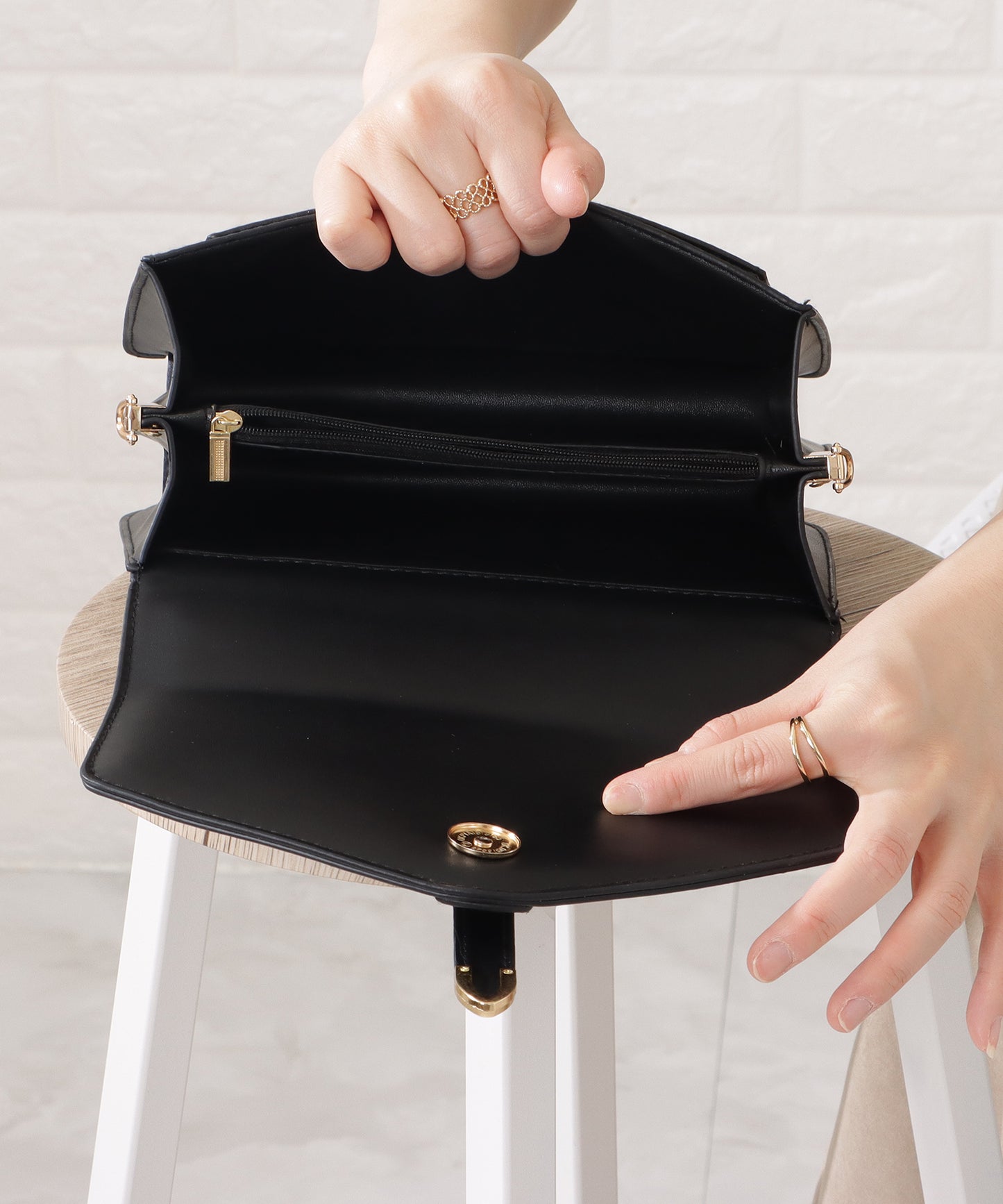 レザー調2WAYスクエアベルト付きバッグ