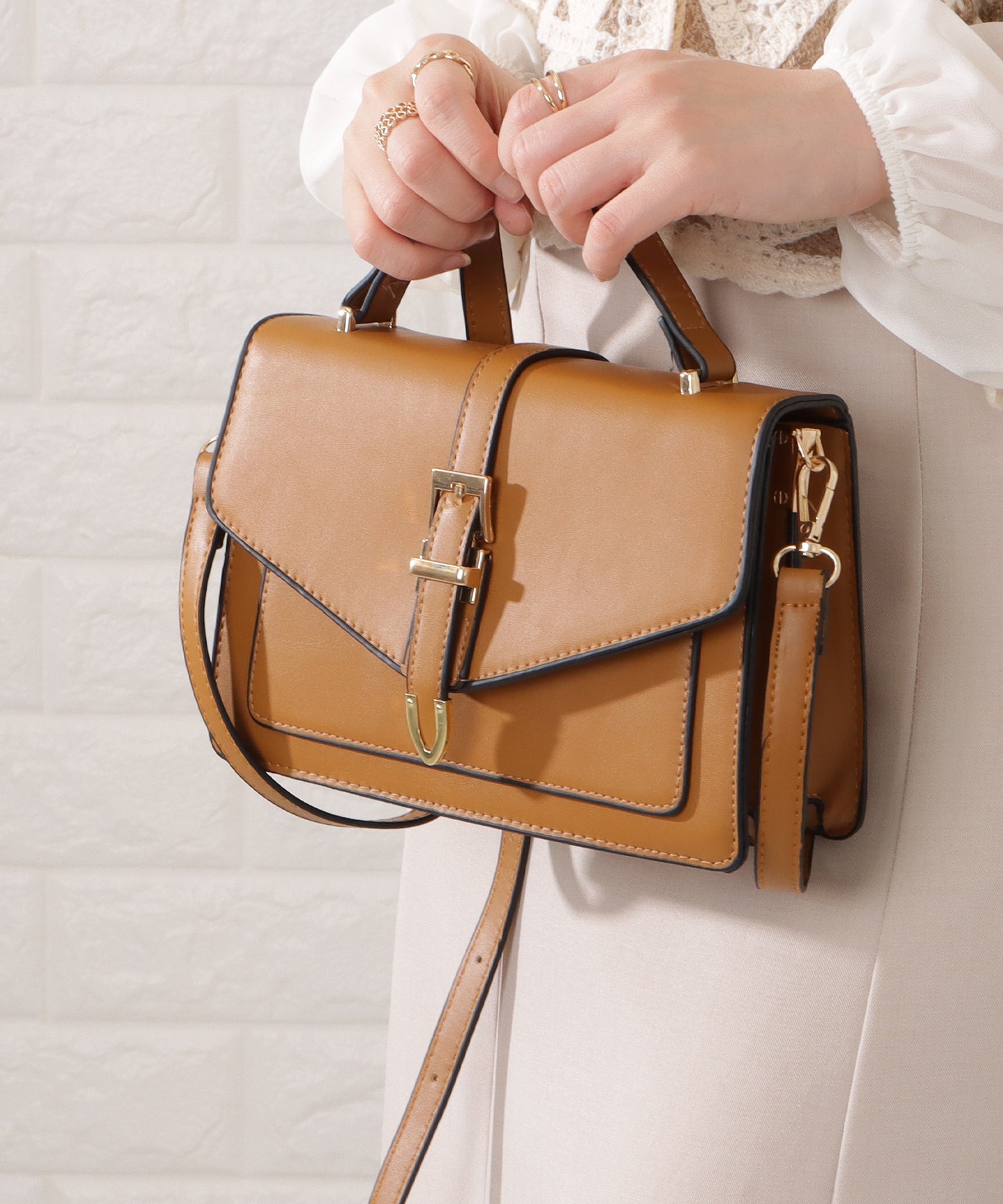 レザー調2WAYスクエアベルト付きバッグ