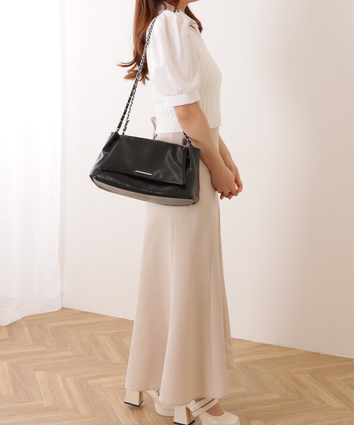 チェーンストラップ付き フラップ ショルダー バッグ