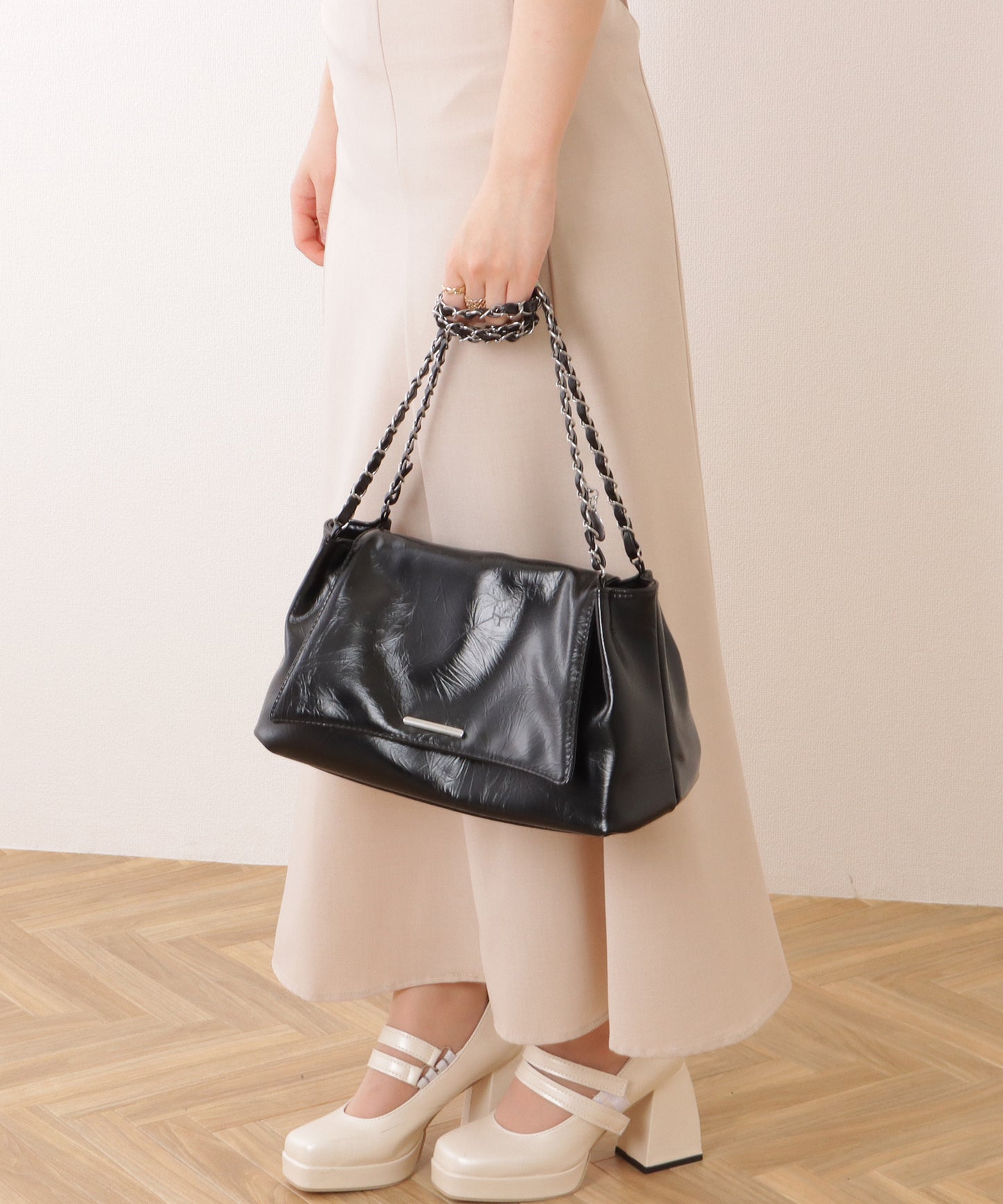 チェーンストラップ付き フラップ ショルダー バッグ