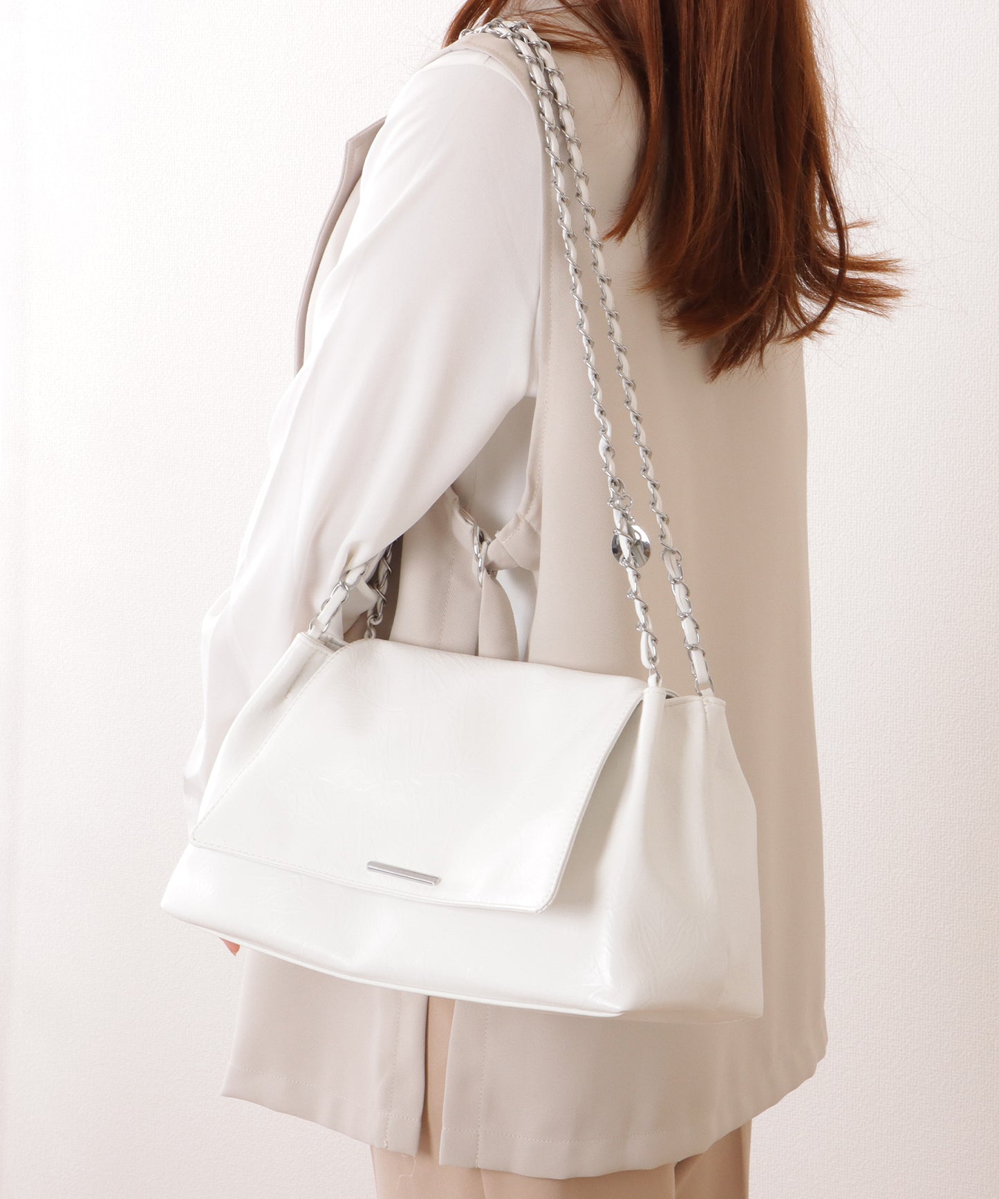 チェーンストラップ付き フラップ ショルダー バッグ