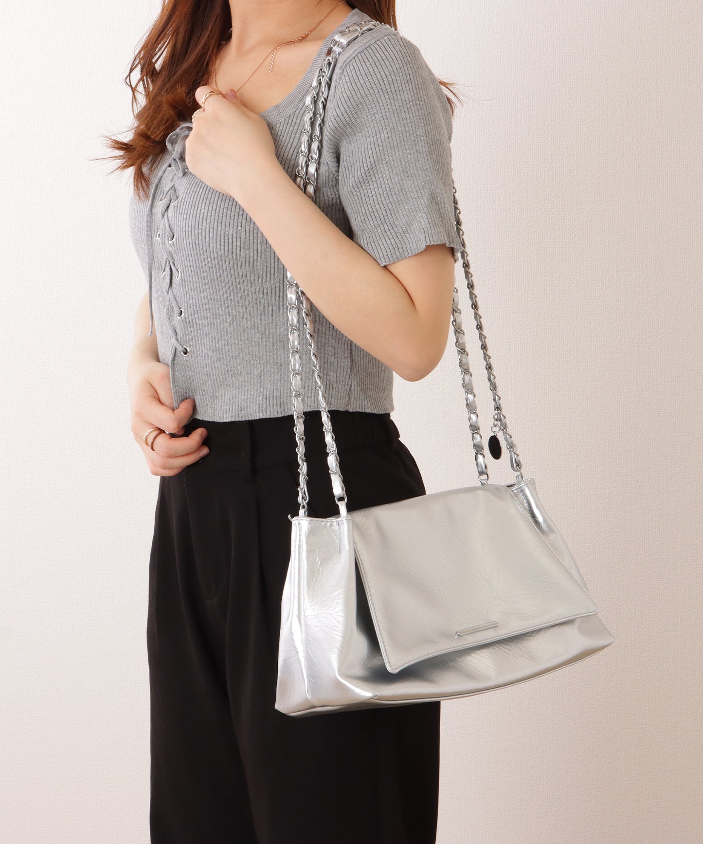 チェーンストラップ付き フラップ ショルダー バッグ