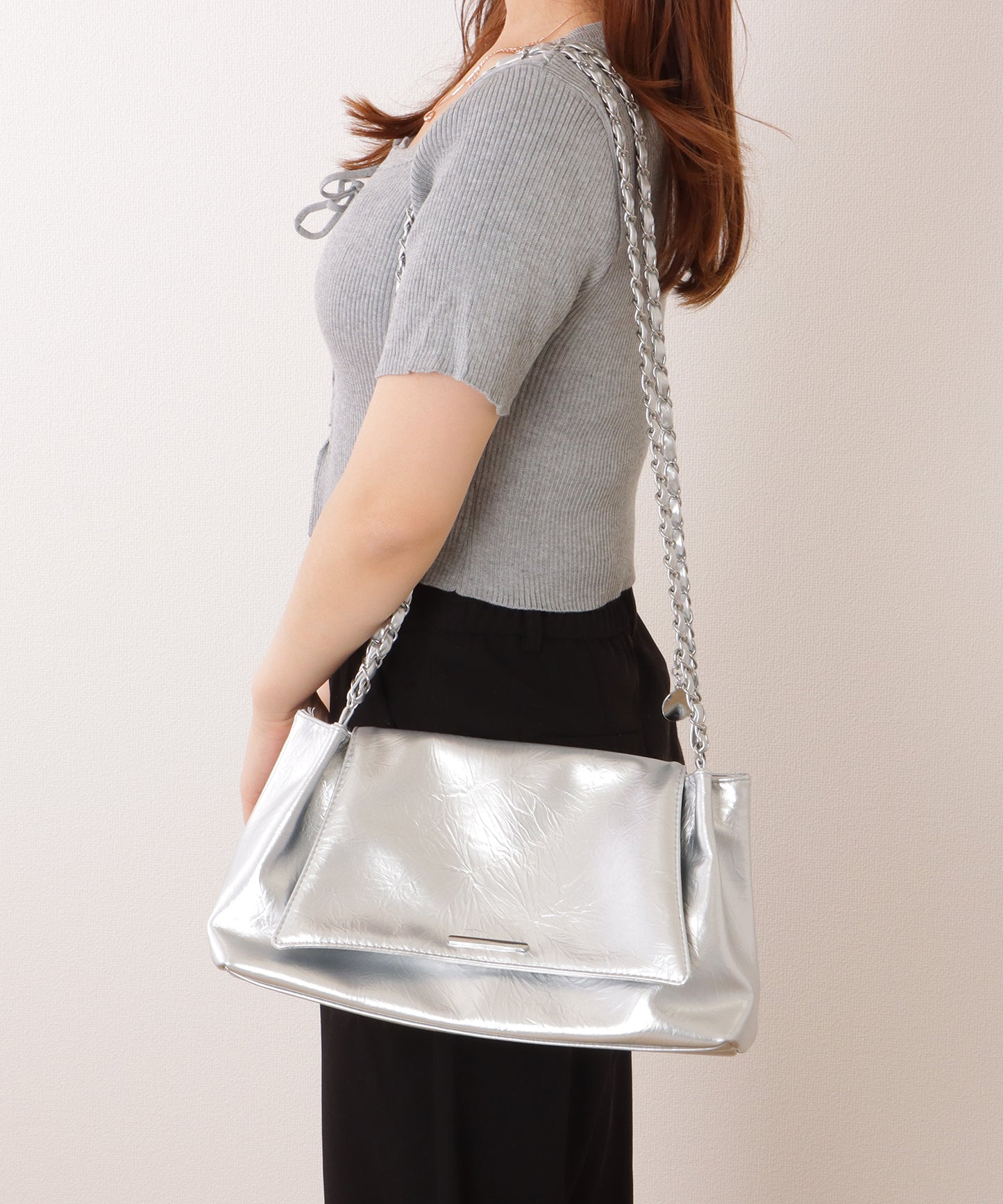 チェーンストラップ付き フラップ ショルダー バッグ