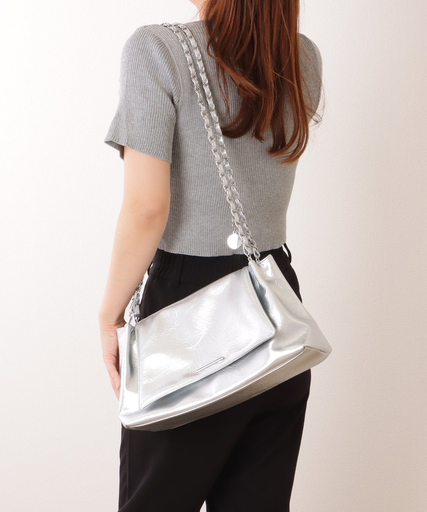 チェーンストラップ付き フラップ ショルダー バッグ