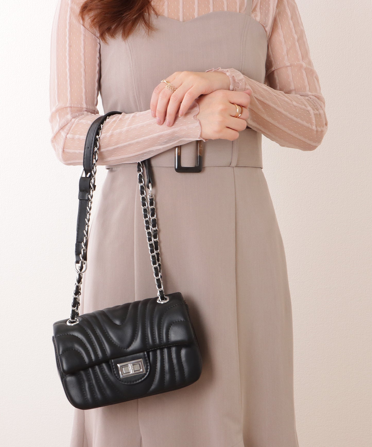 ウエーブ ステッチ キルティング チェーン ショルダー バッグ