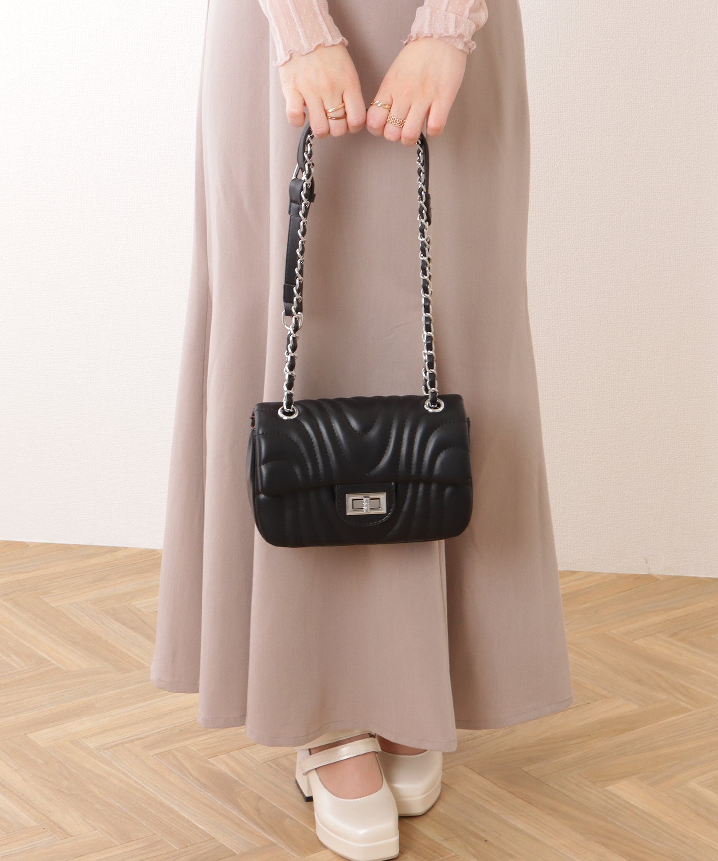 ウエーブ ステッチ キルティング チェーン ショルダー バッグ