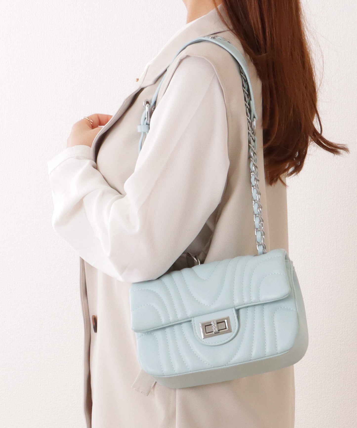 ウエーブ ステッチ キルティング チェーン ショルダー バッグ