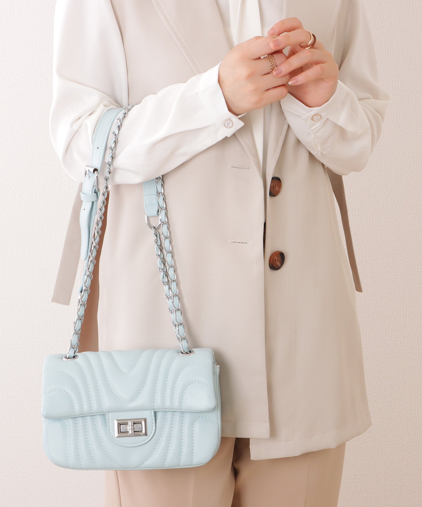 ウエーブ ステッチ キルティング チェーン ショルダー バッグ