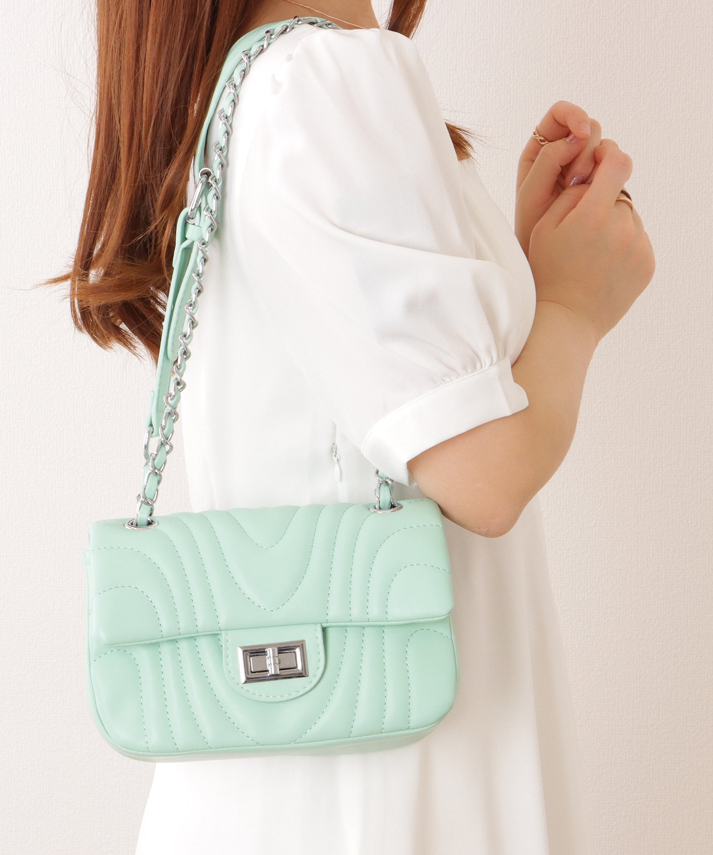 ウエーブ ステッチ キルティング チェーン ショルダー バッグ