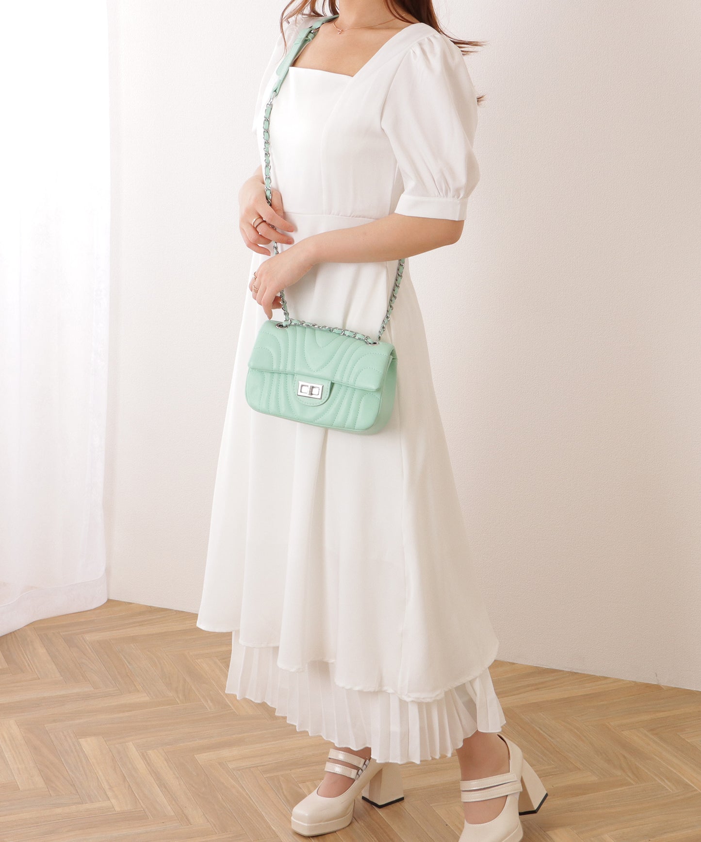 ウエーブ ステッチ キルティング チェーン ショルダー バッグ