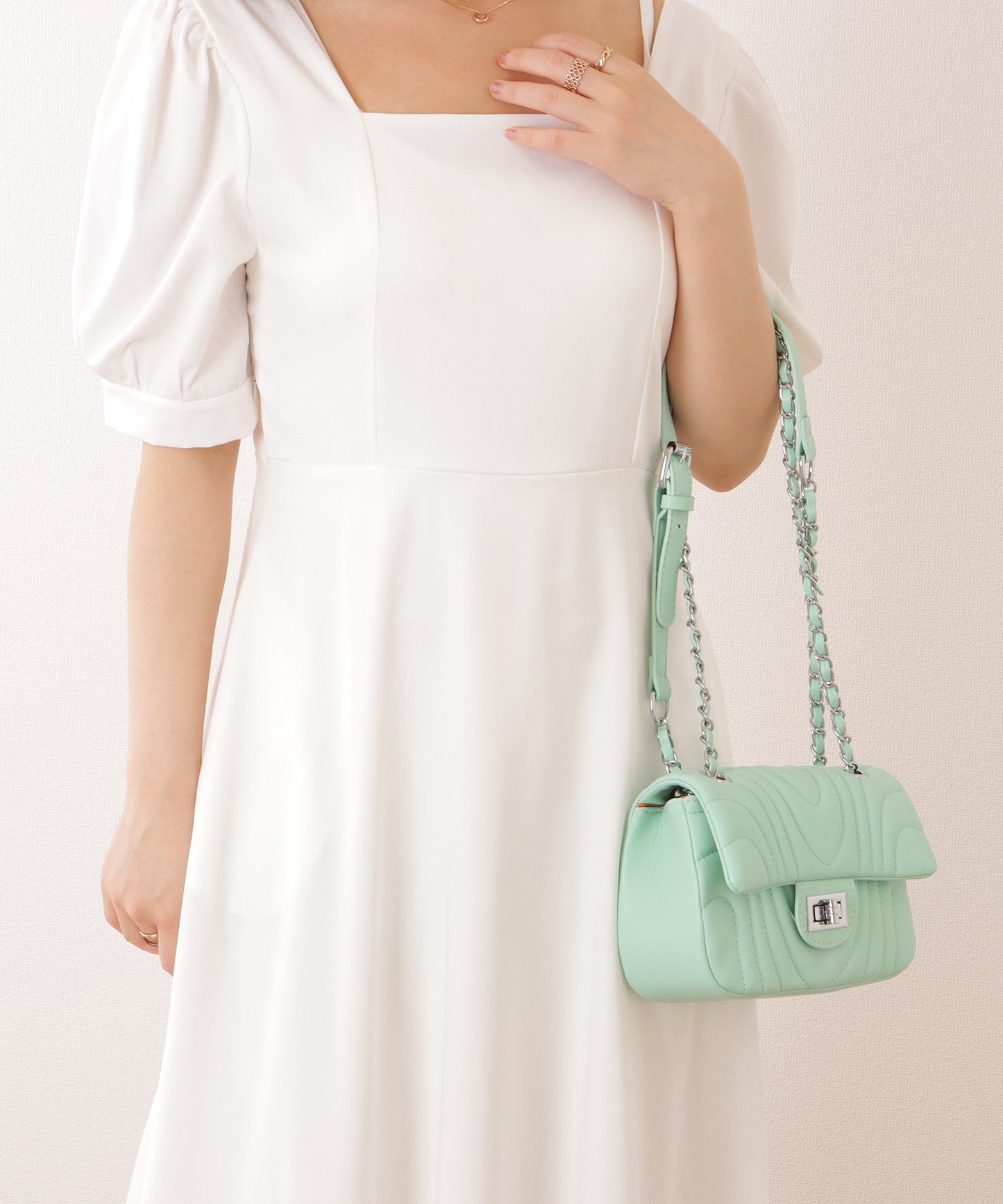 ウエーブ ステッチ キルティング チェーン ショルダー バッグ