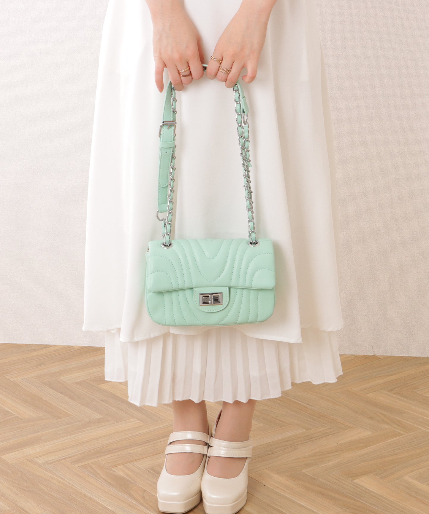 ウエーブ ステッチ キルティング チェーン ショルダー バッグ