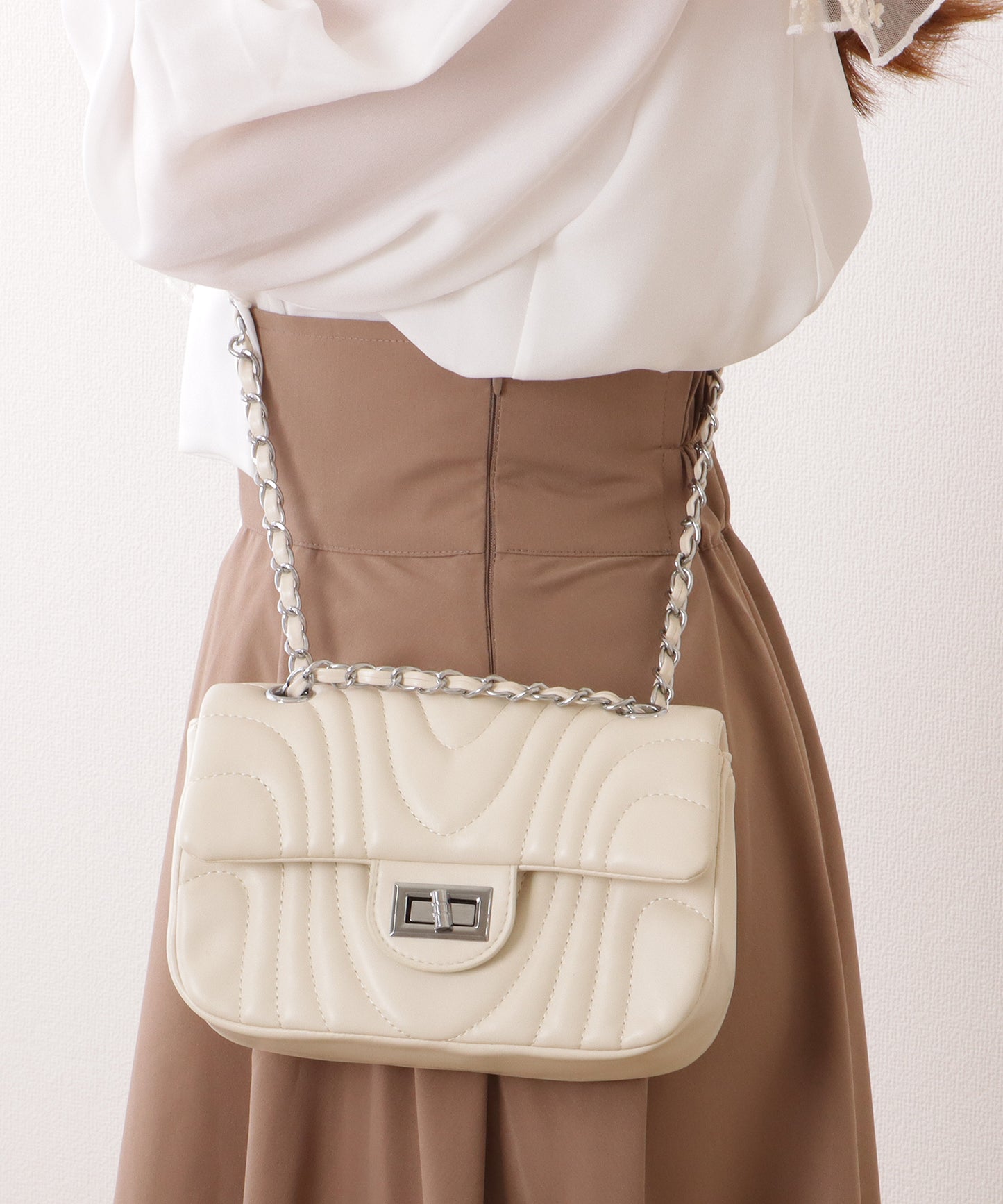 ウエーブ ステッチ キルティング チェーン ショルダー バッグ