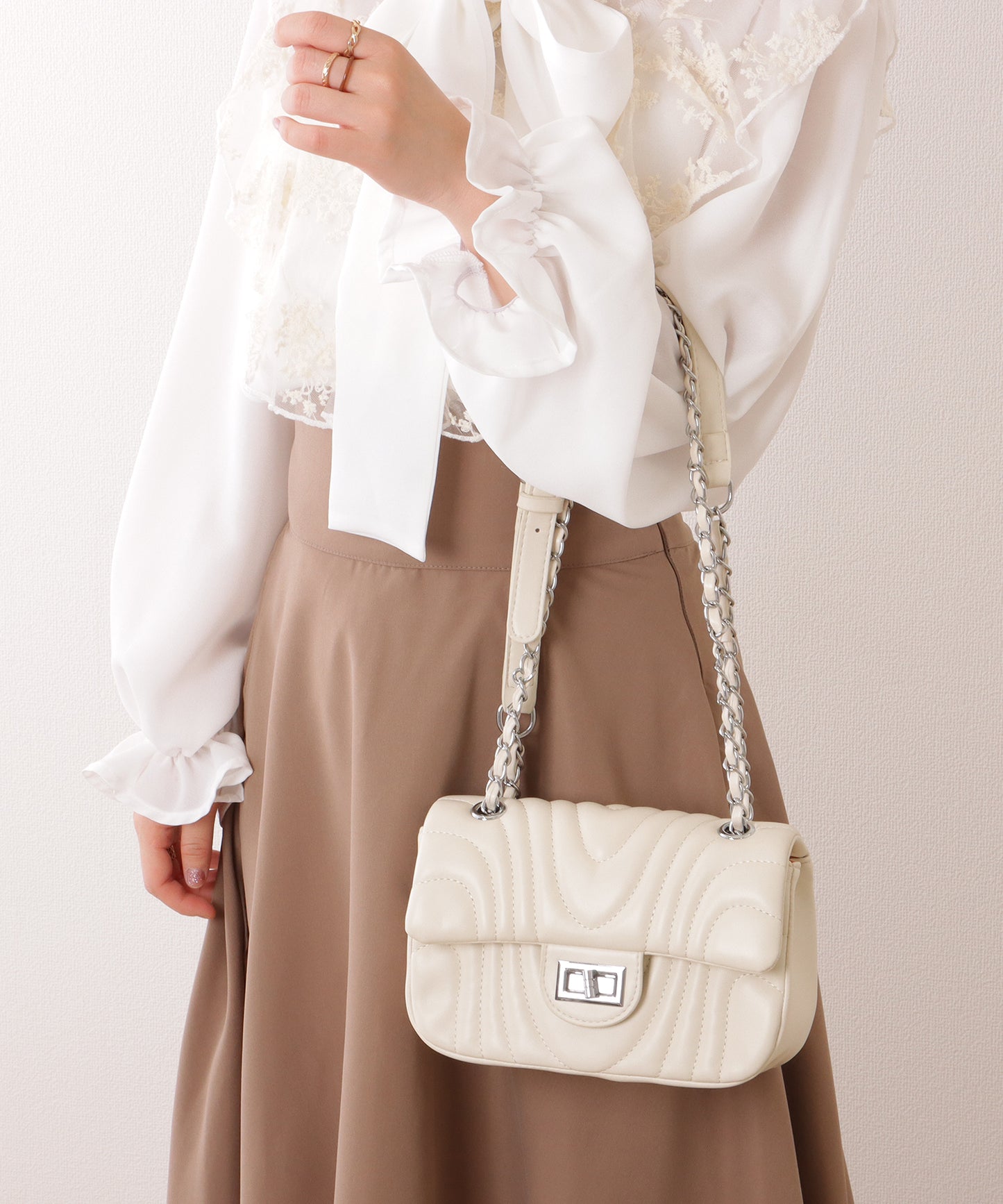 ウエーブ ステッチ キルティング チェーン ショルダー バッグ