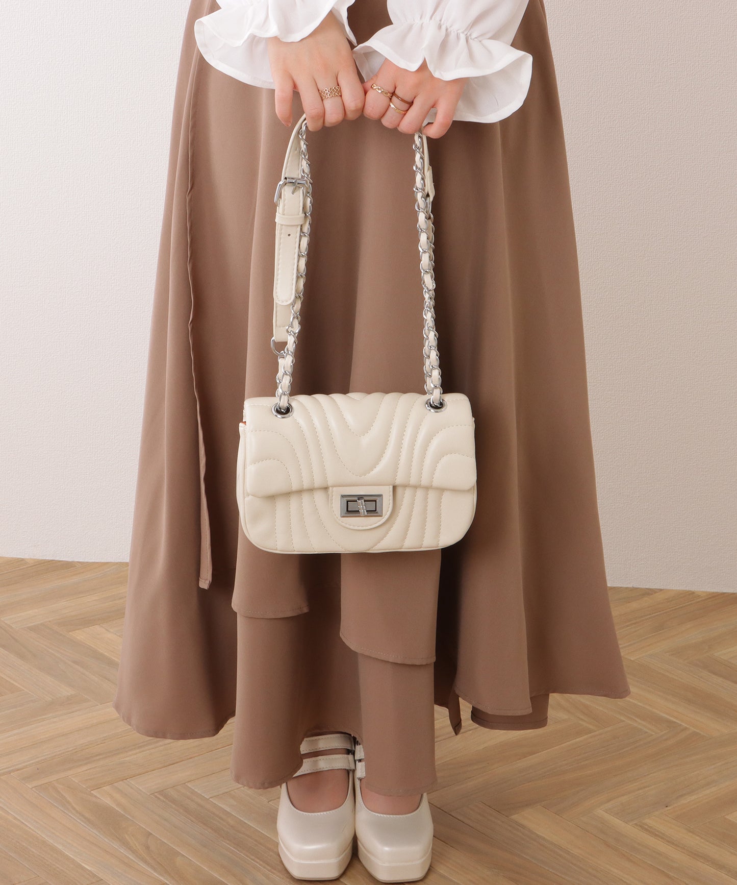 ウエーブ ステッチ キルティング チェーン ショルダー バッグ