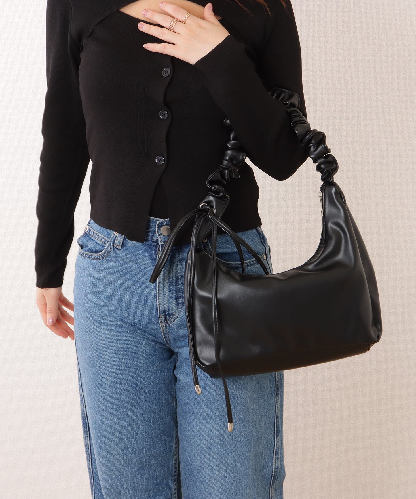 シュシュ ハンドル ショルダー バッグ