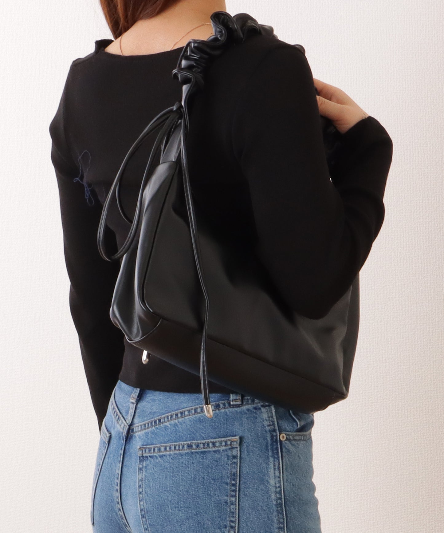 シュシュ ハンドル ショルダー バッグ