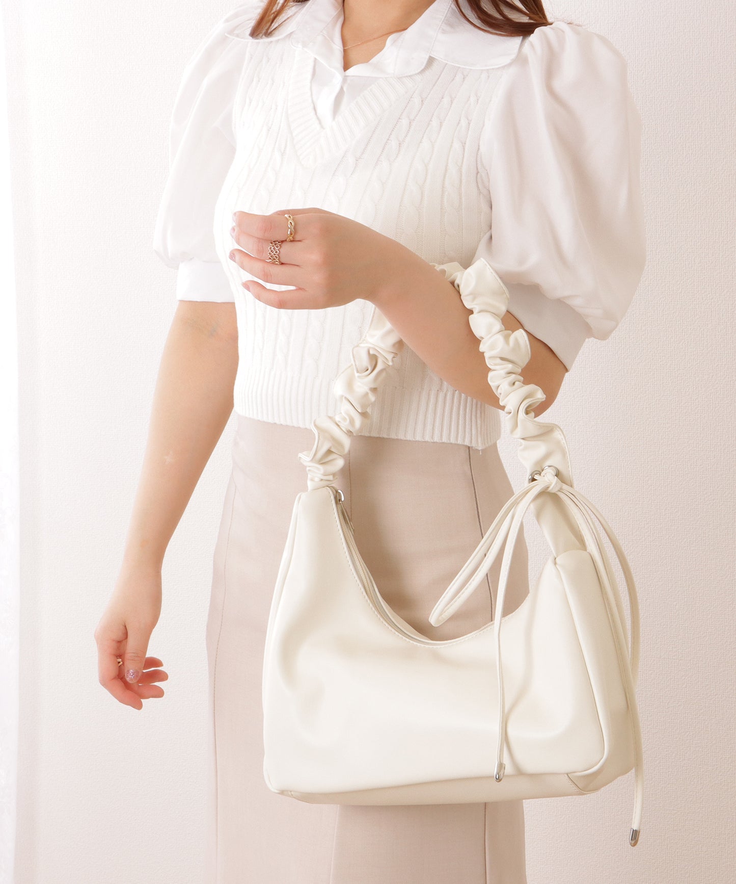 シュシュ ハンドル ショルダー バッグ