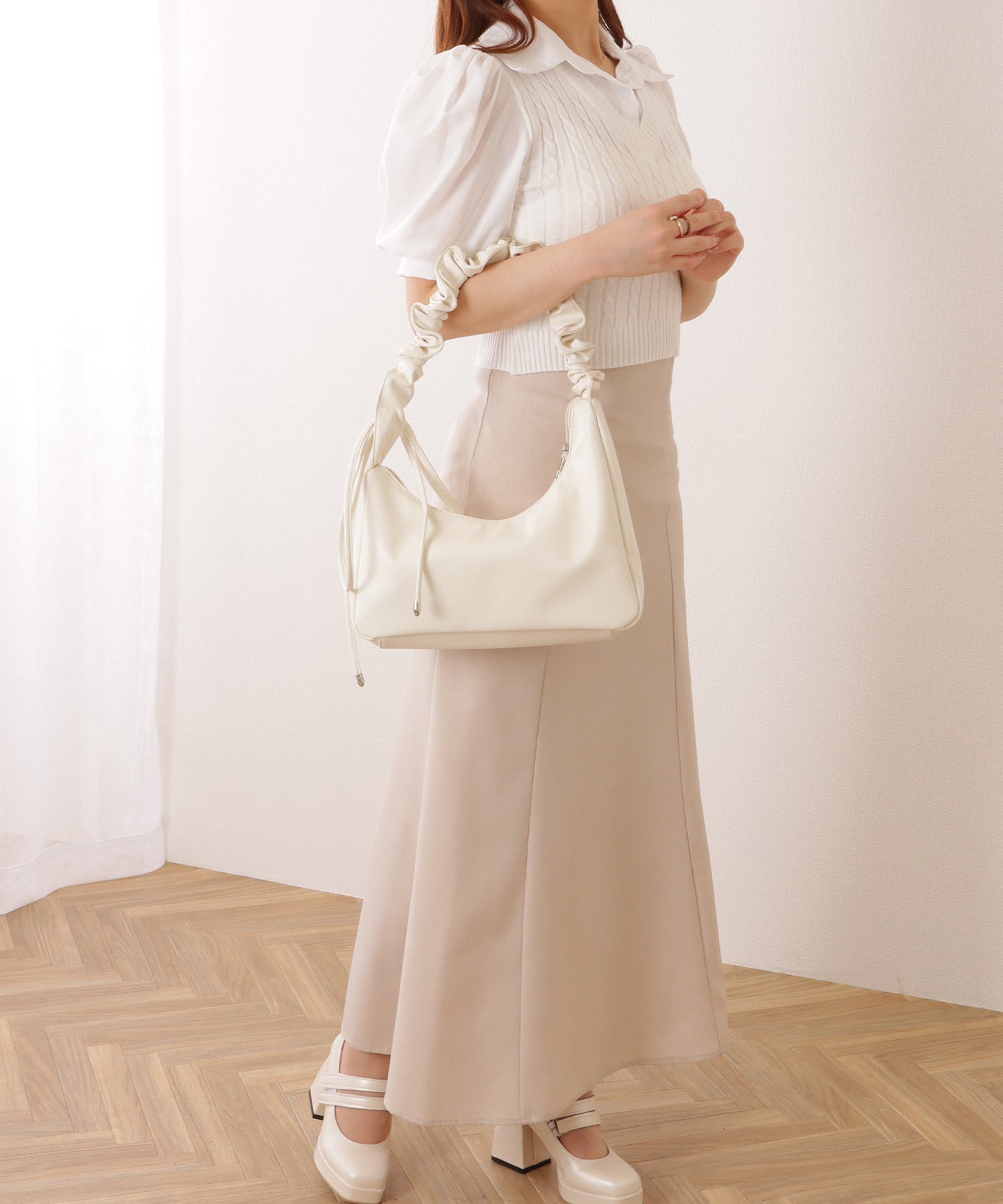 シュシュ ハンドル ショルダー バッグ