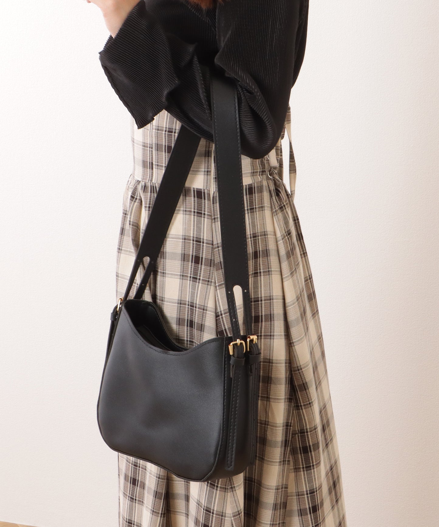 デザイン ストラップ ラウンド ショルダーバッグ