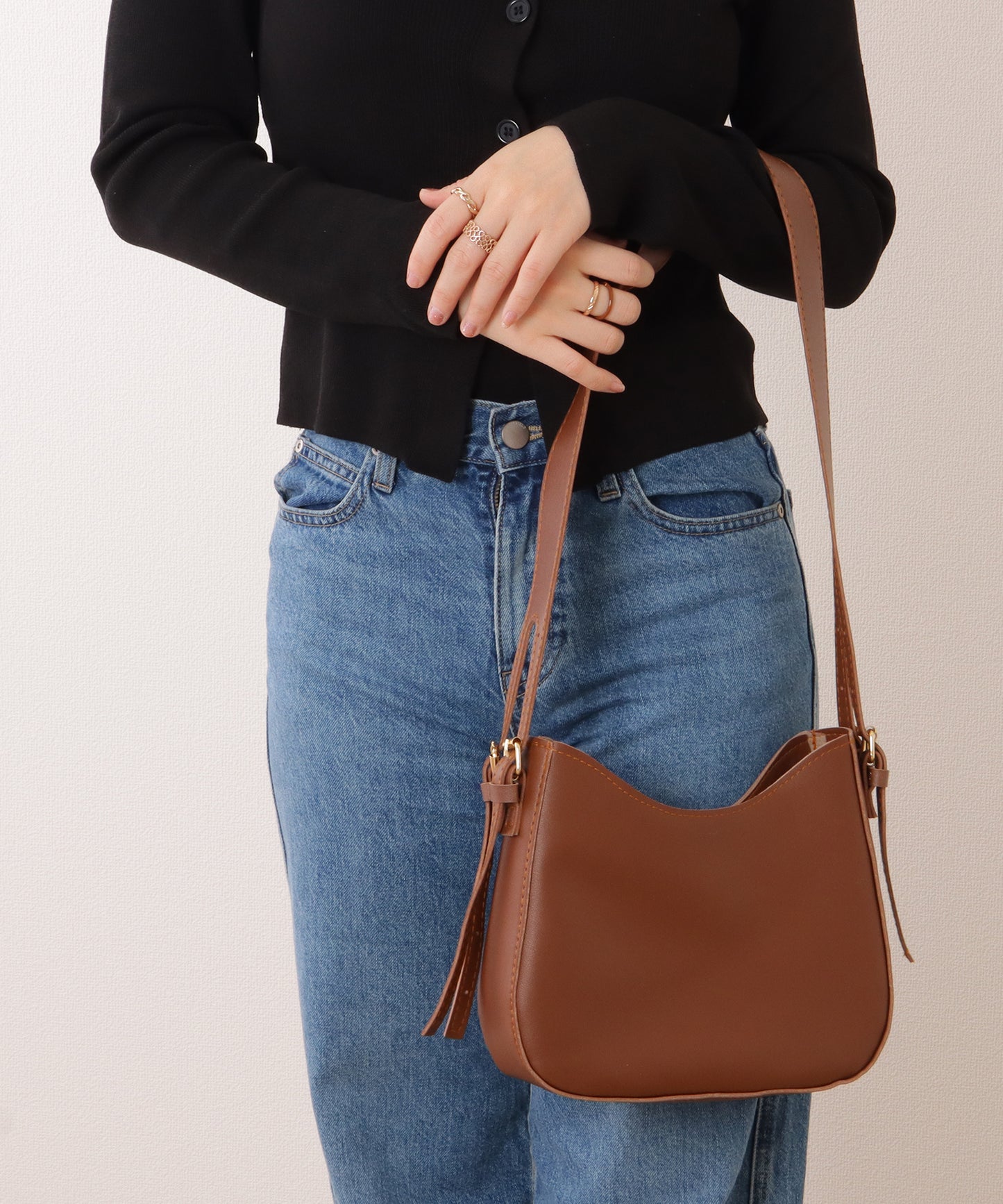 デザイン ストラップ ラウンド ショルダーバッグ