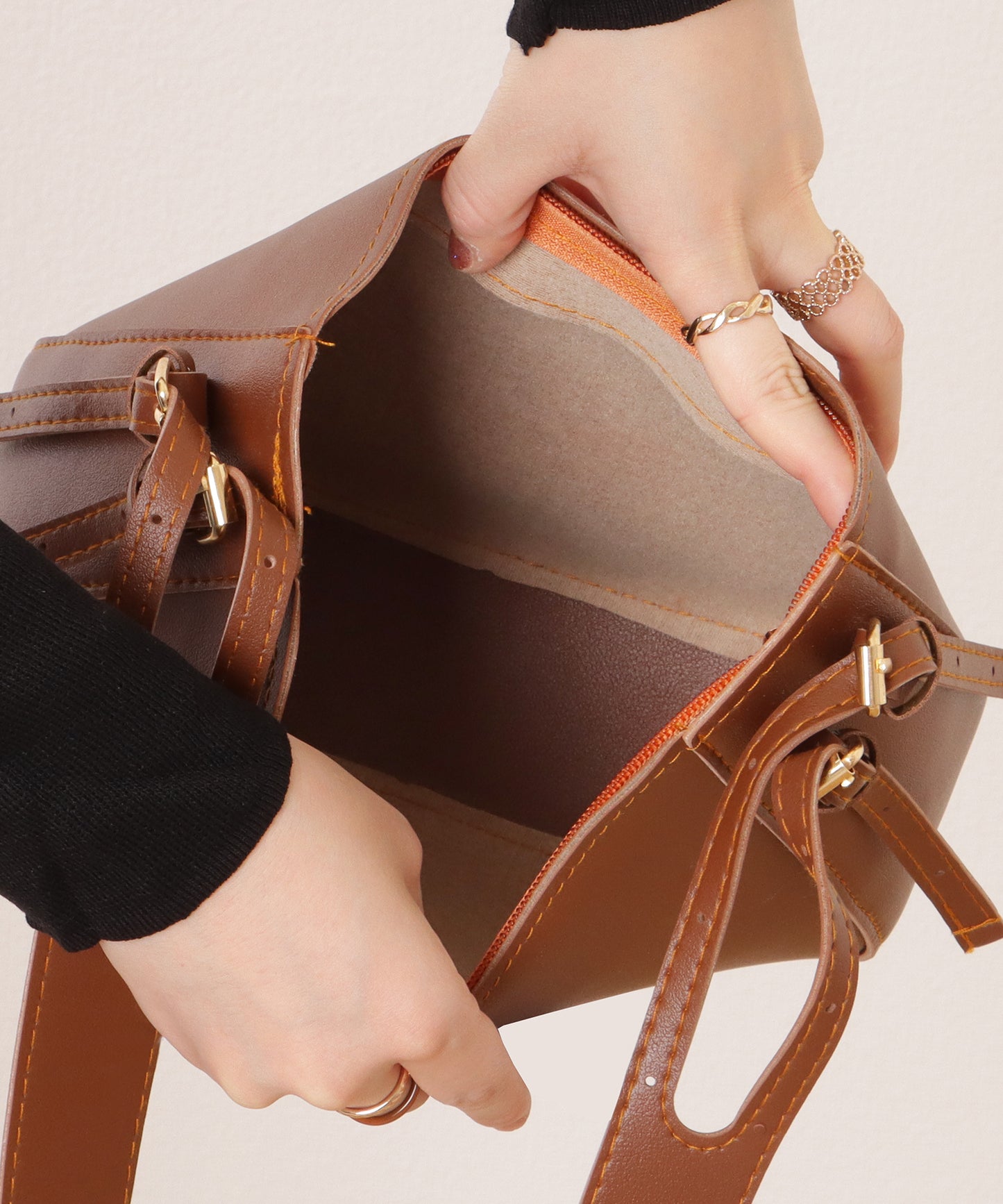 デザイン ストラップ ラウンド ショルダーバッグ